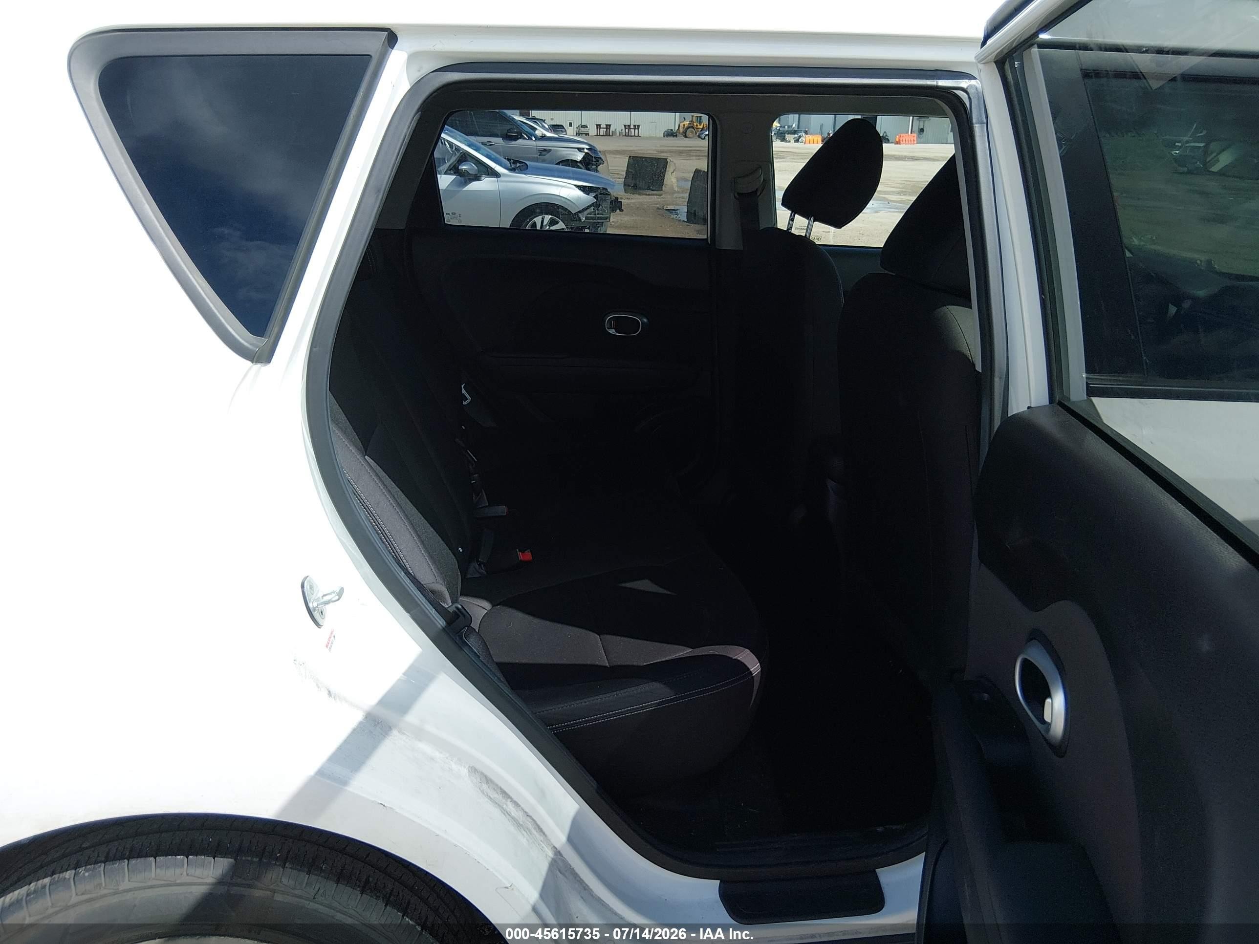 2015 Kia Soul   Белый vin: KNDJN2A24F7800690