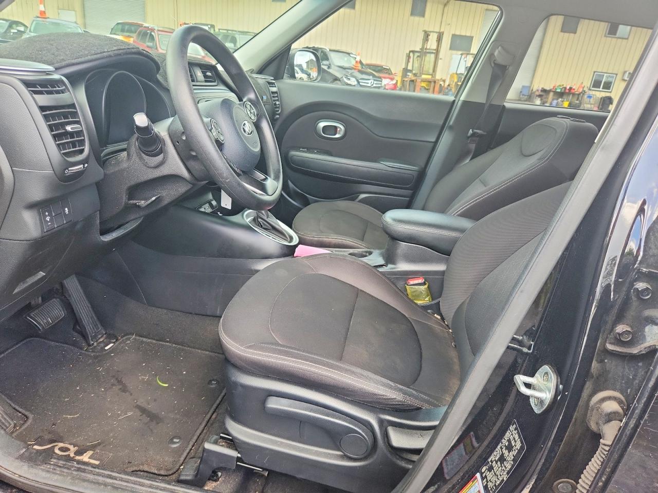 2017 Kia Soul Base Черный vin: KNDJN2A24H7496179