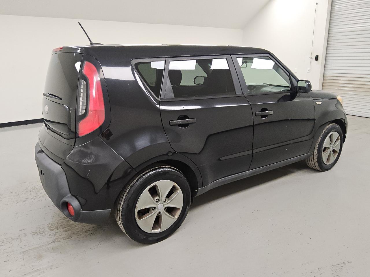 2014 Kia Soul Base Black vin: KNDJN2A25E7009664 Damage: Right Qtr Panel, Dent(S) W/No Paint Dmg, 1/8 To 1/2 Inch