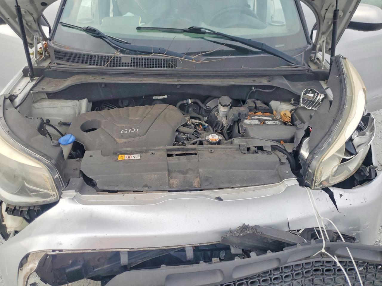 2014 Kia Soul Base Silver vin: KNDJN2A25E7702184
