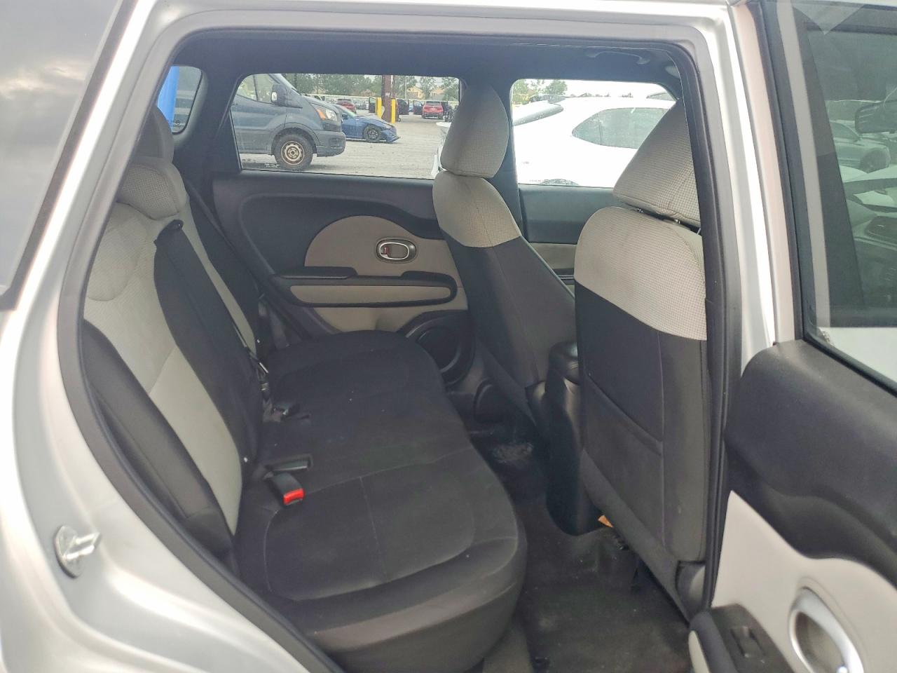 2014 Kia Soul Base Silver vin: KNDJN2A25E7702184