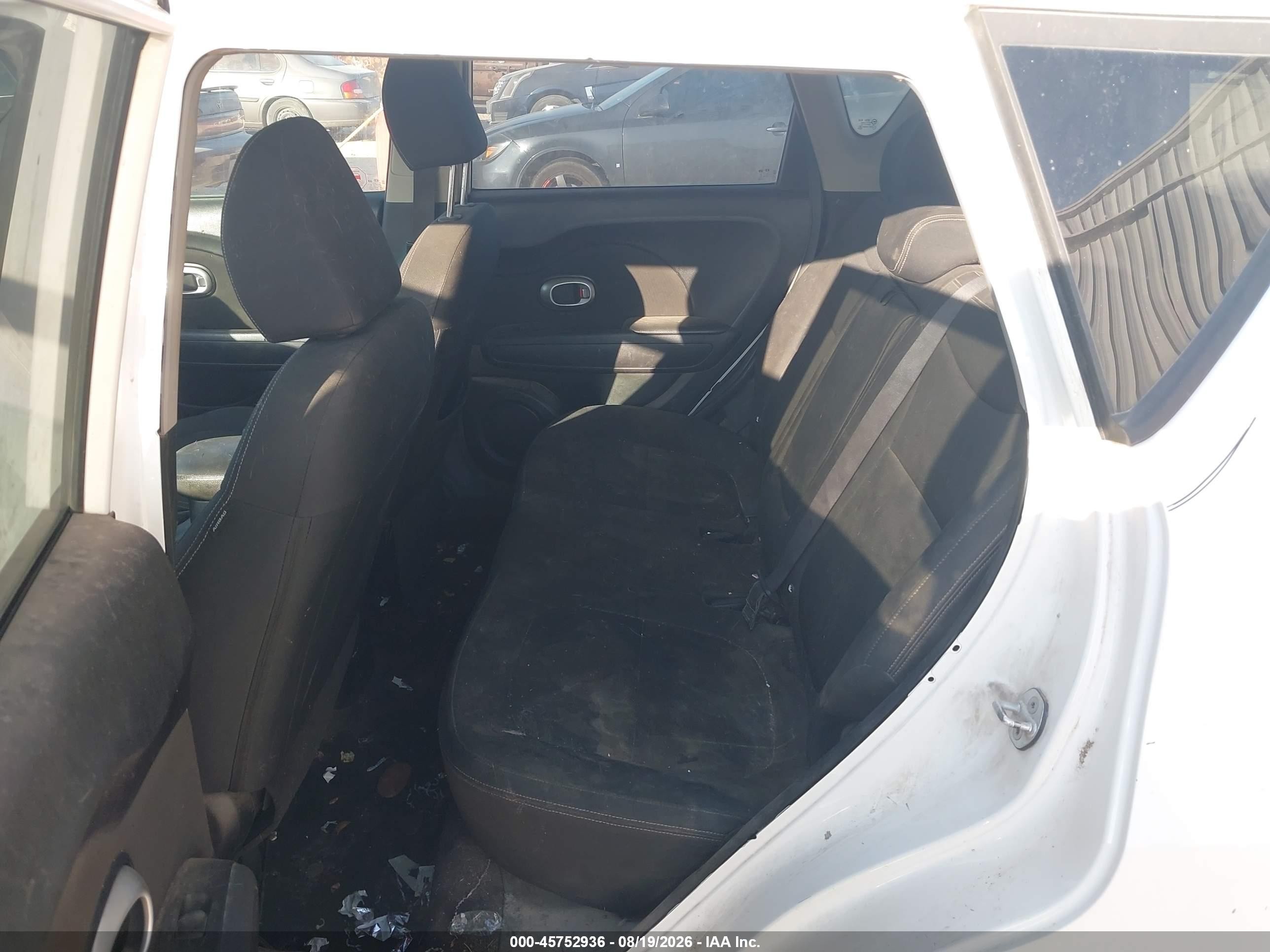2014 Kia Soul   Белый vin: KNDJN2A25E7710091