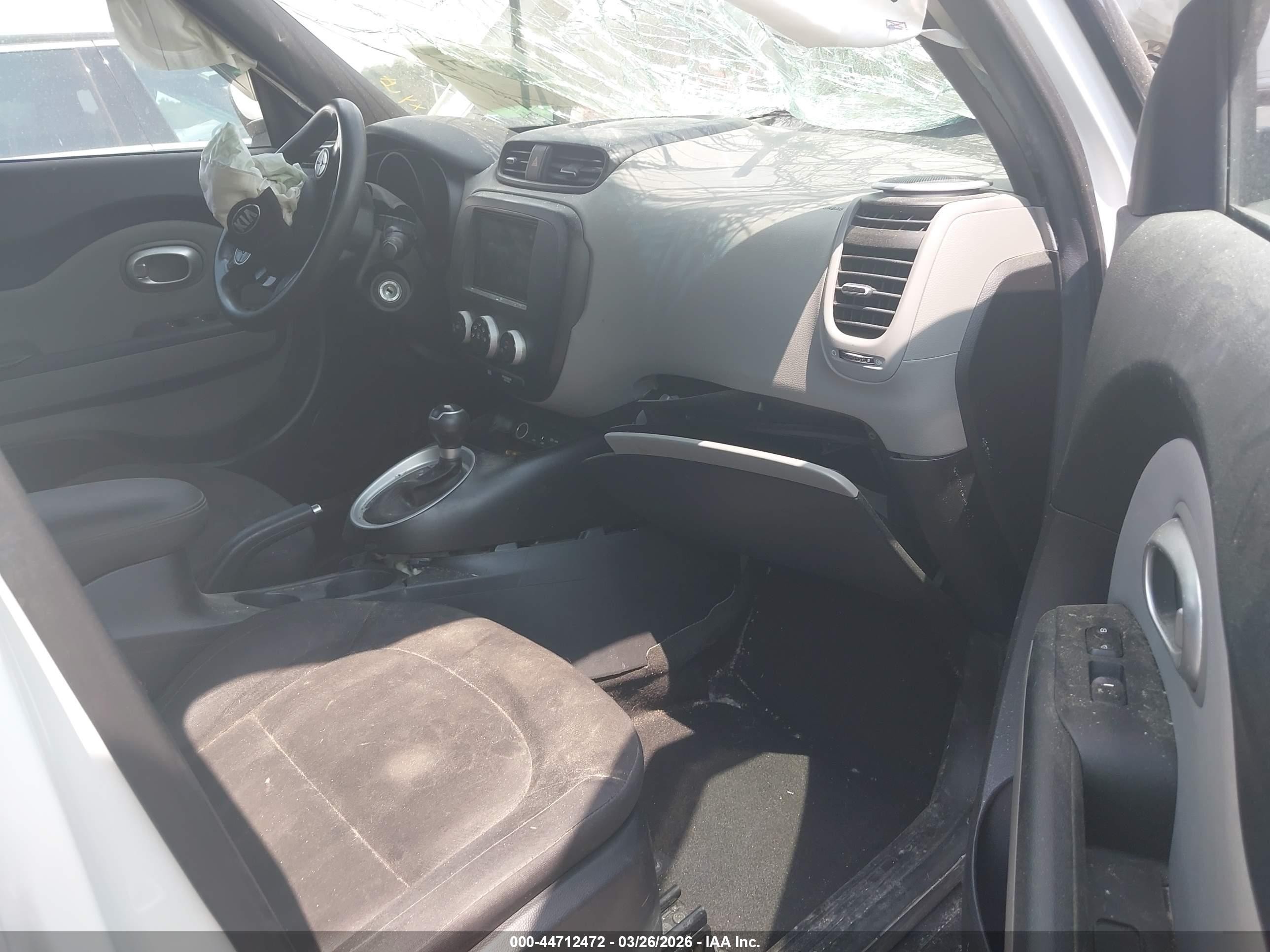 2015 Kia Soul ! White vin: KNDJN2A25F7135847