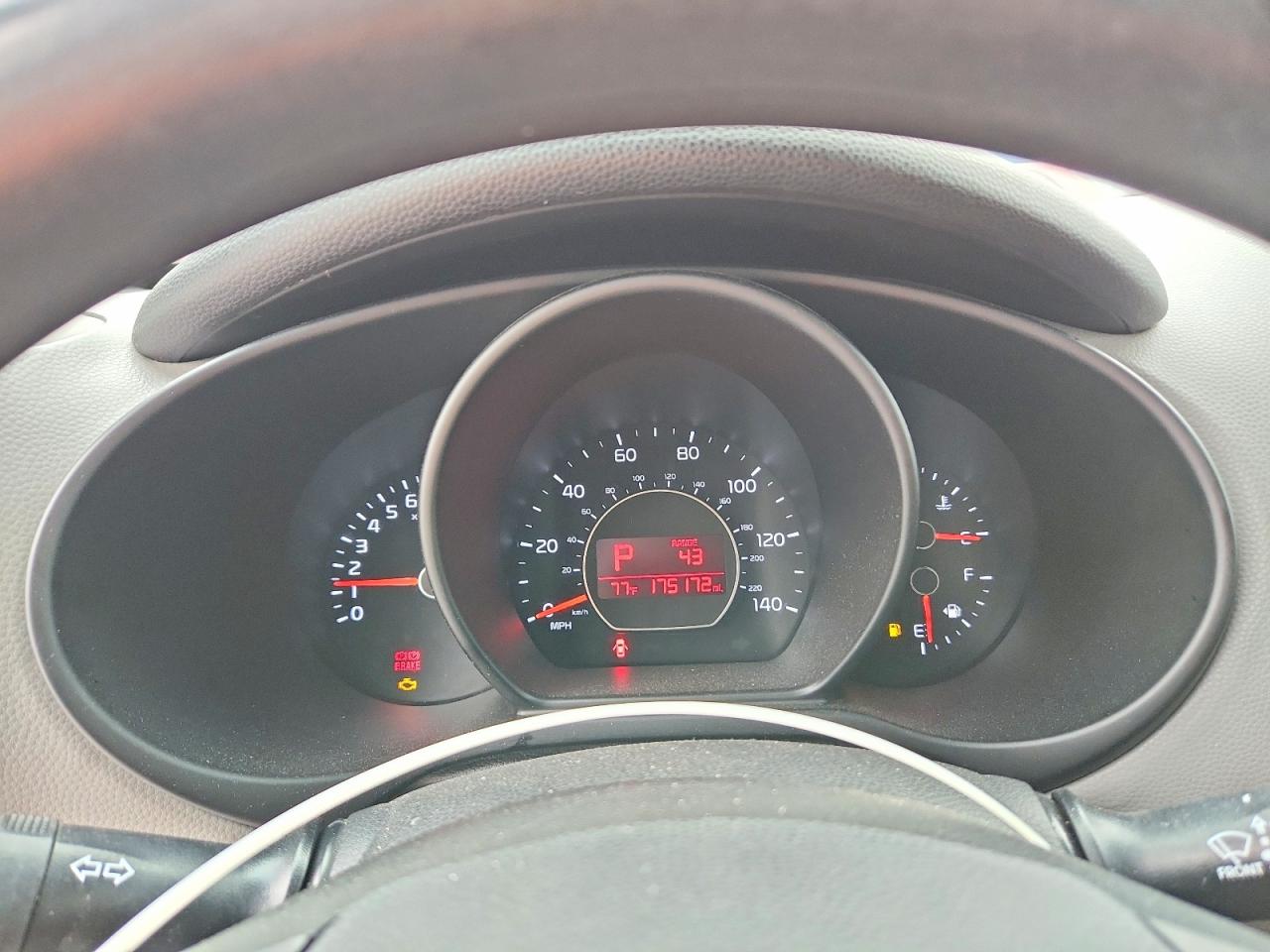 2015 Kia Soul Base Gray vin: KNDJN2A25F7139011