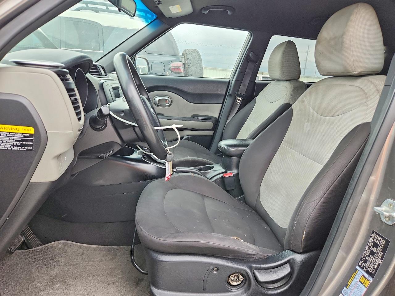 2015 Kia Soul Base Gray vin: KNDJN2A25F7139011