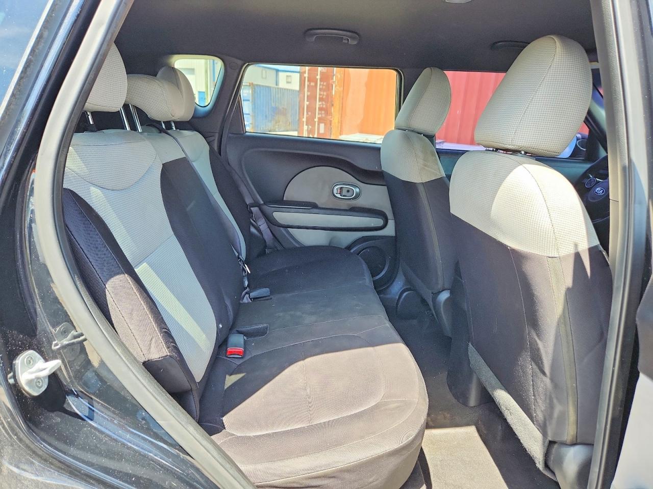 2015 Kia Soul Base Black vin: KNDJN2A25F7158285
