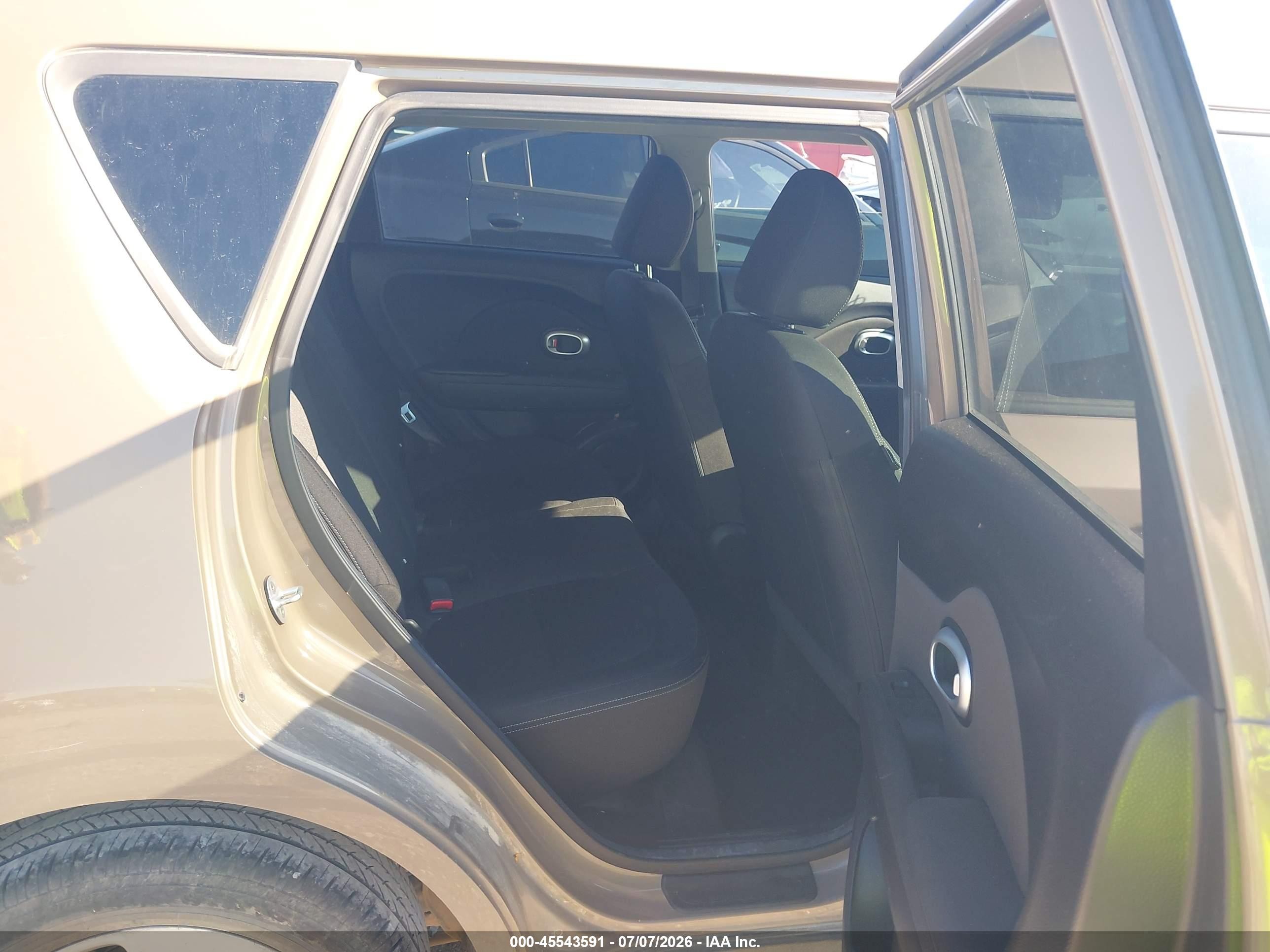 2015 Kia Soul   Brown vin: KNDJN2A25F7215939