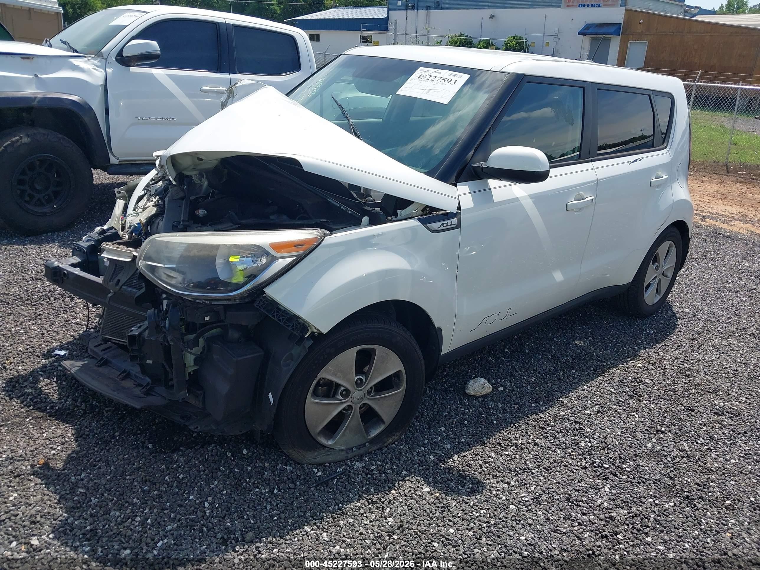 2015 Kia Soul   White vin: KNDJN2A25F7223863
