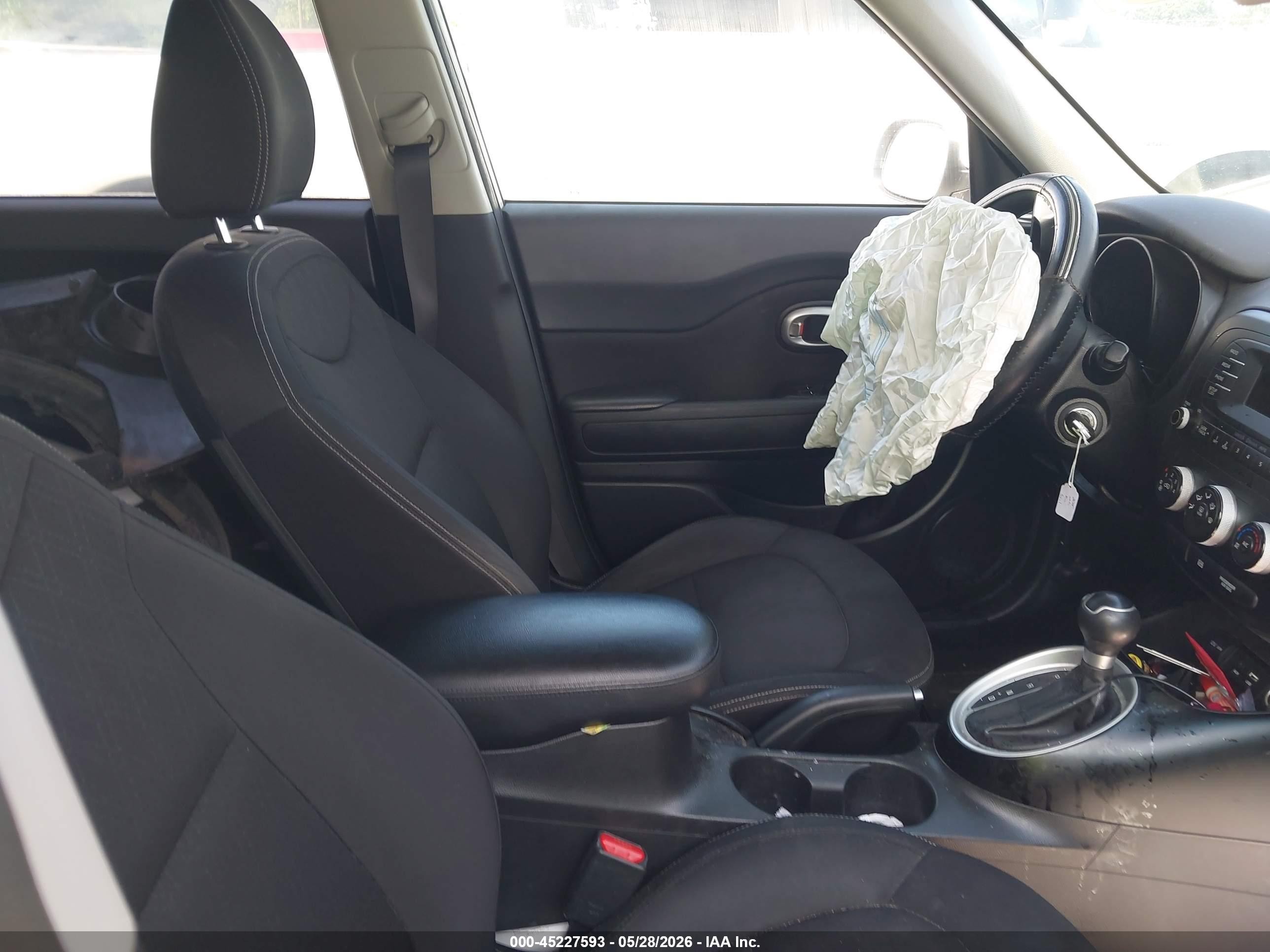2015 Kia Soul   White vin: KNDJN2A25F7223863