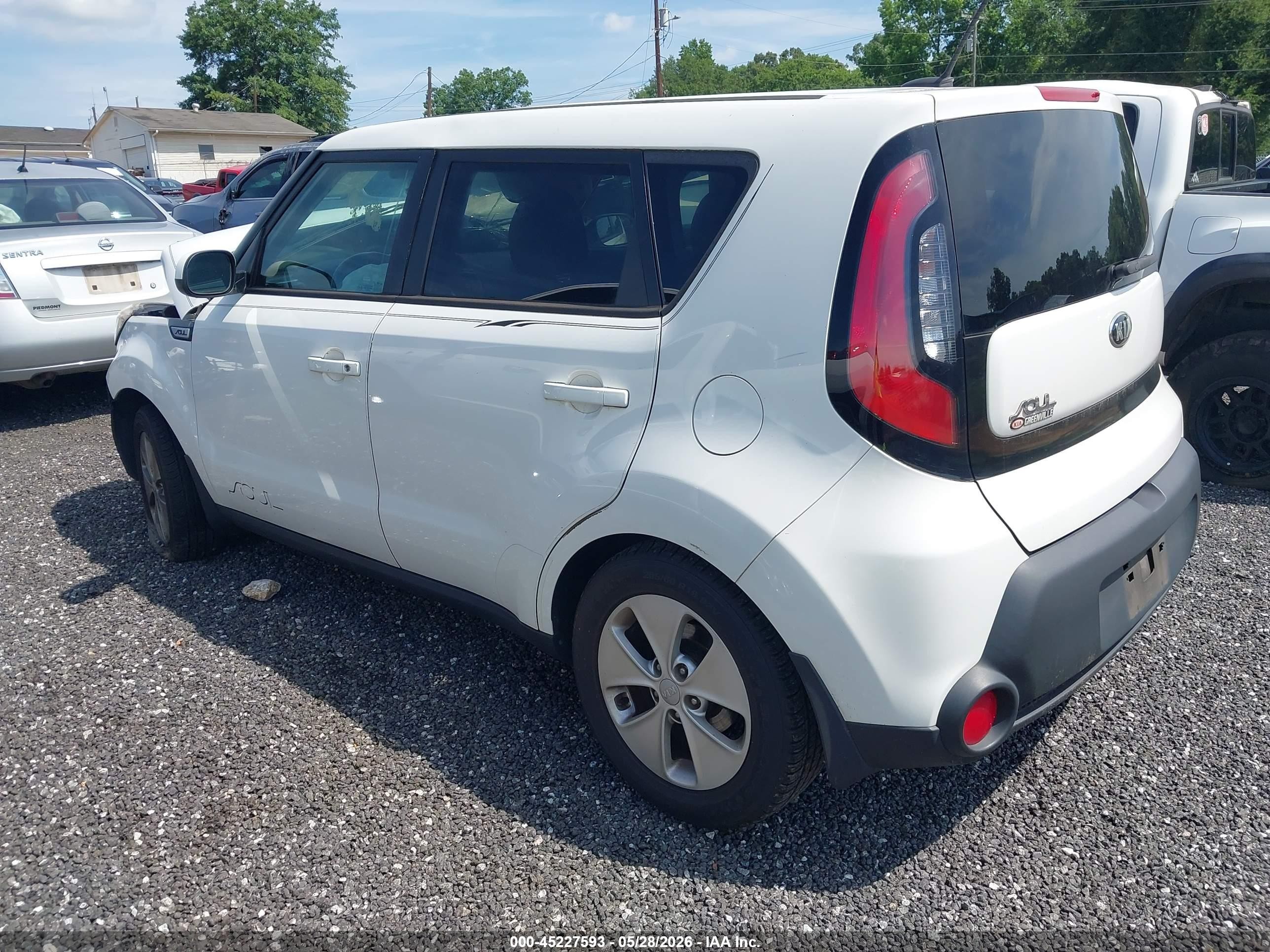 2015 Kia Soul   White vin: KNDJN2A25F7223863