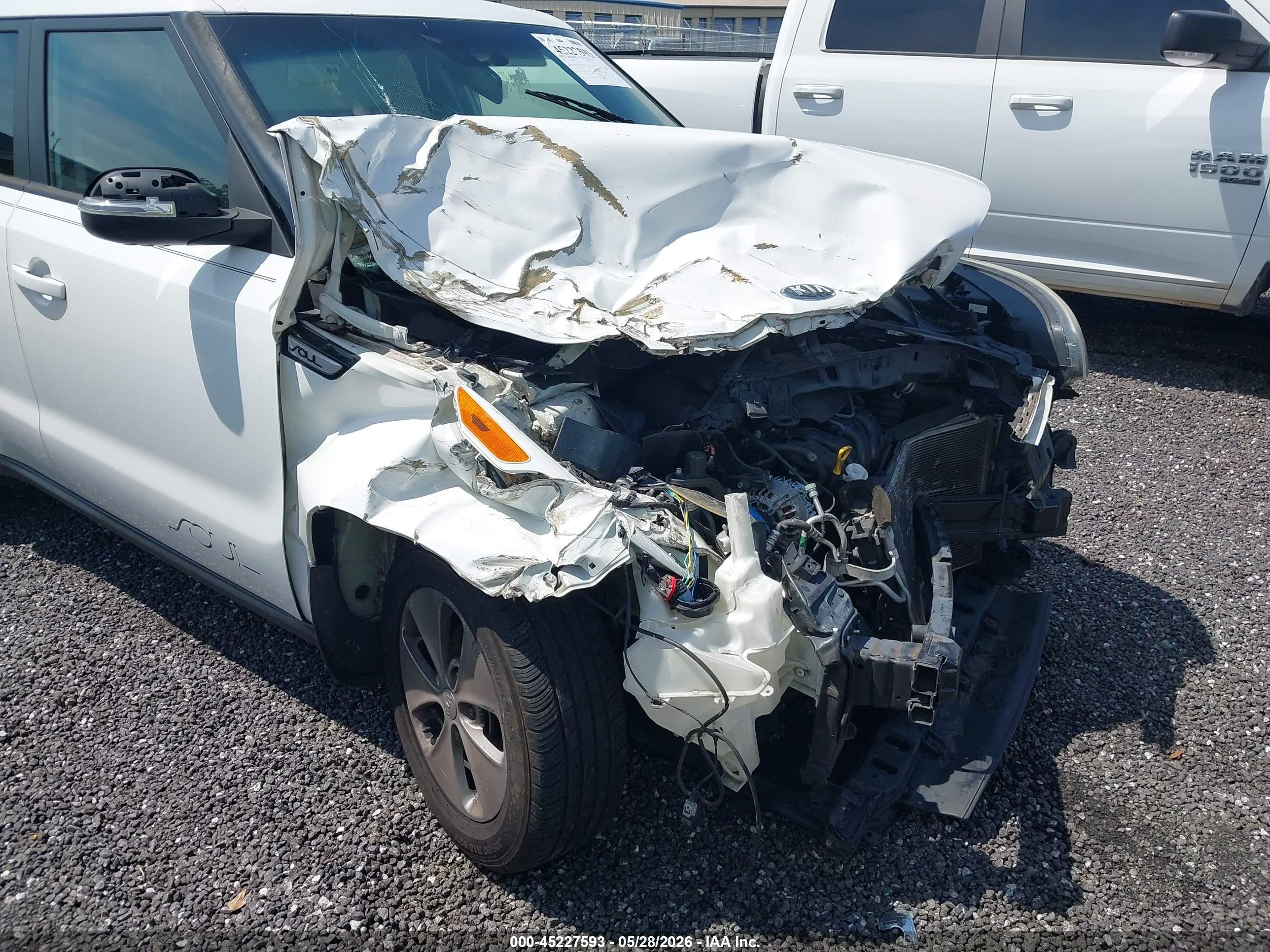 2015 Kia Soul   White vin: KNDJN2A25F7223863