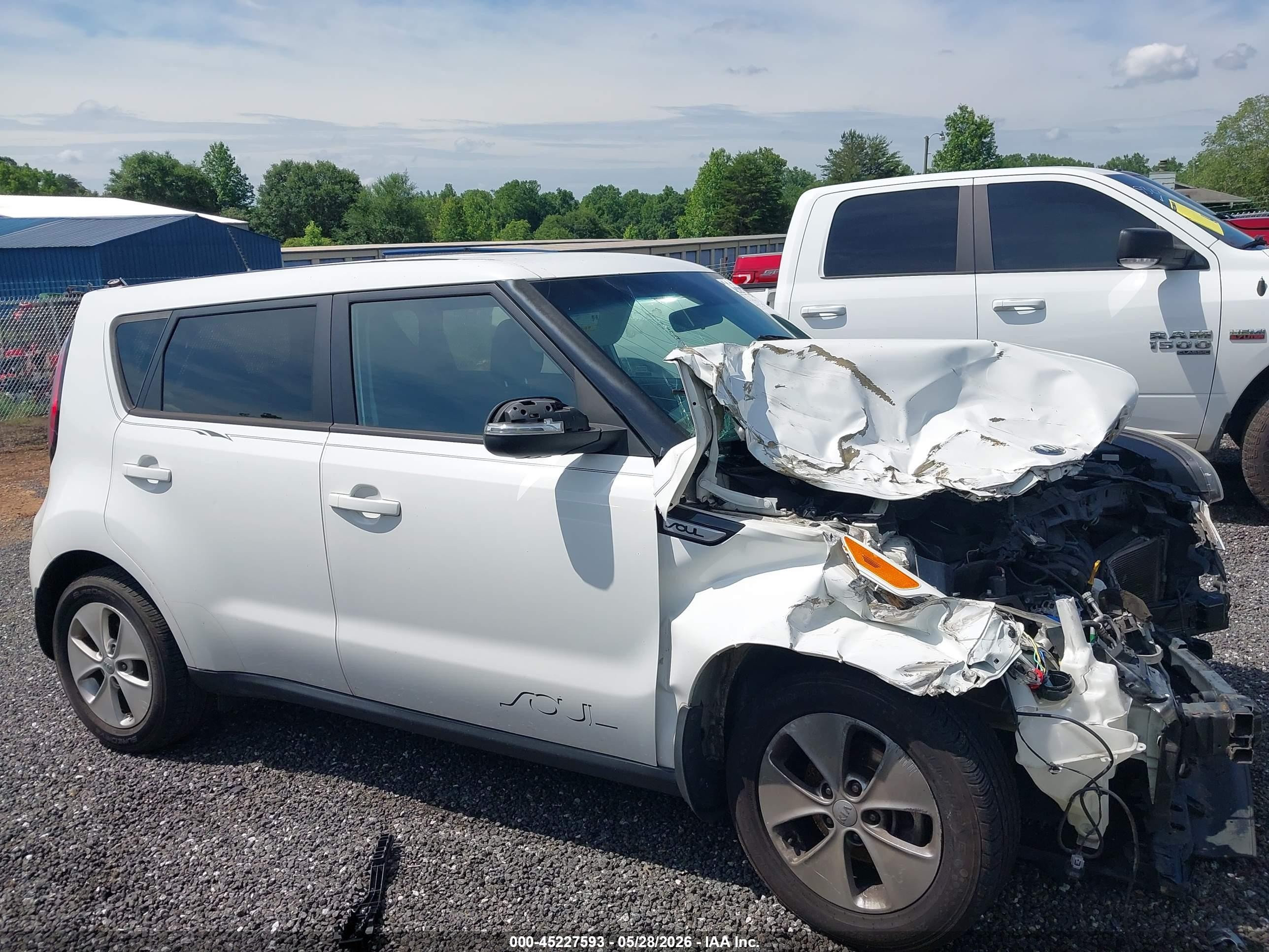 2015 Kia Soul   White vin: KNDJN2A25F7223863