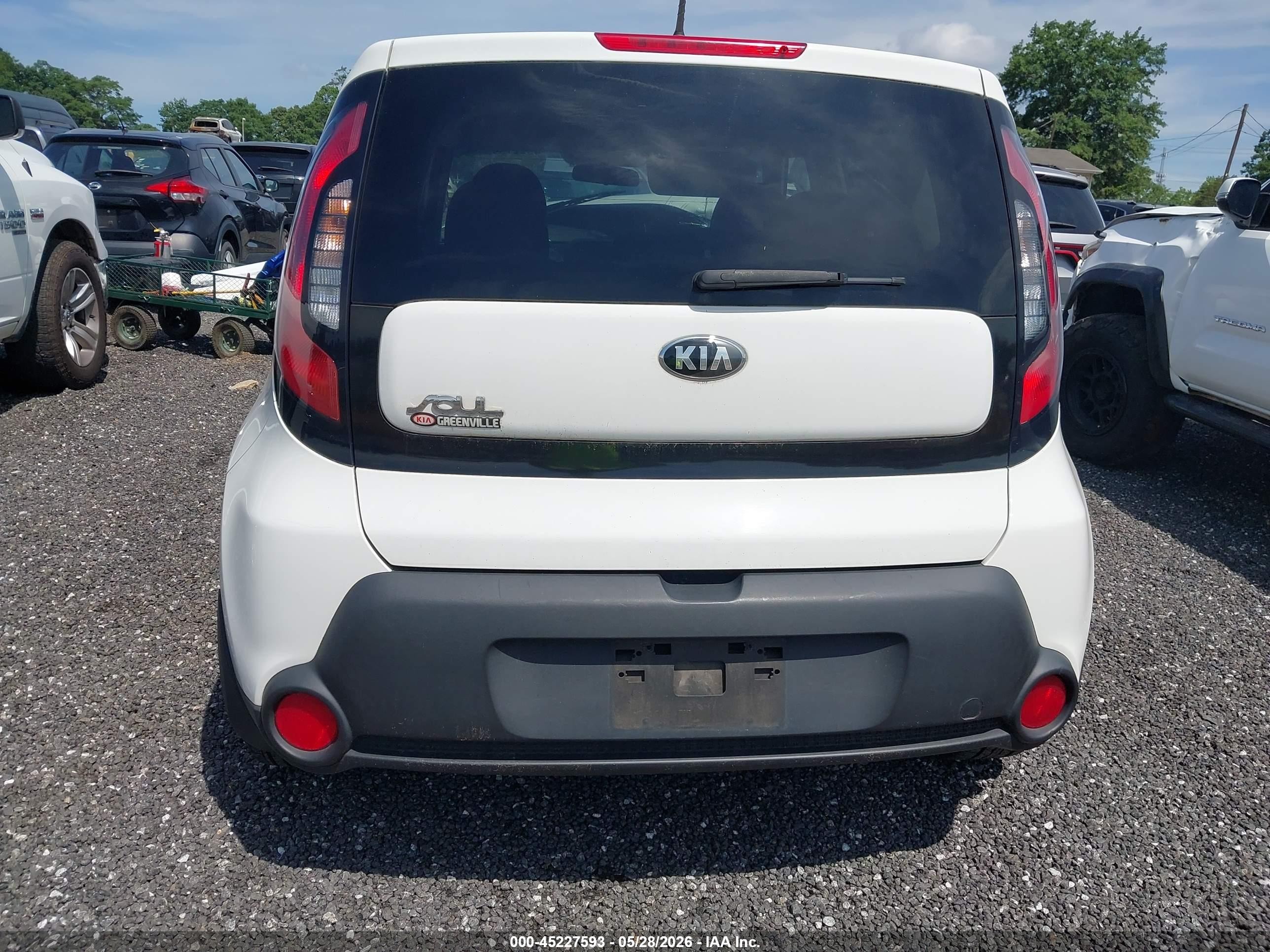 2015 Kia Soul   White vin: KNDJN2A25F7223863