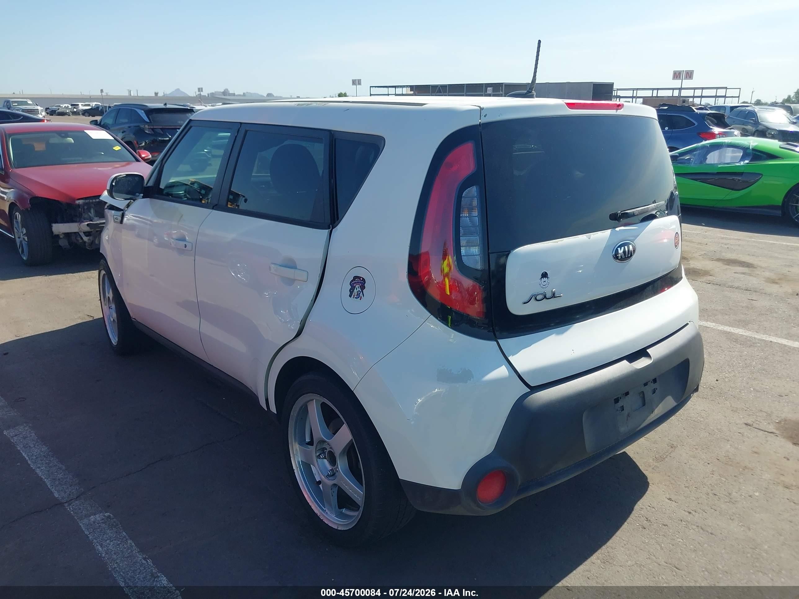 2015 Kia Soul   White vin: KNDJN2A25F7223880