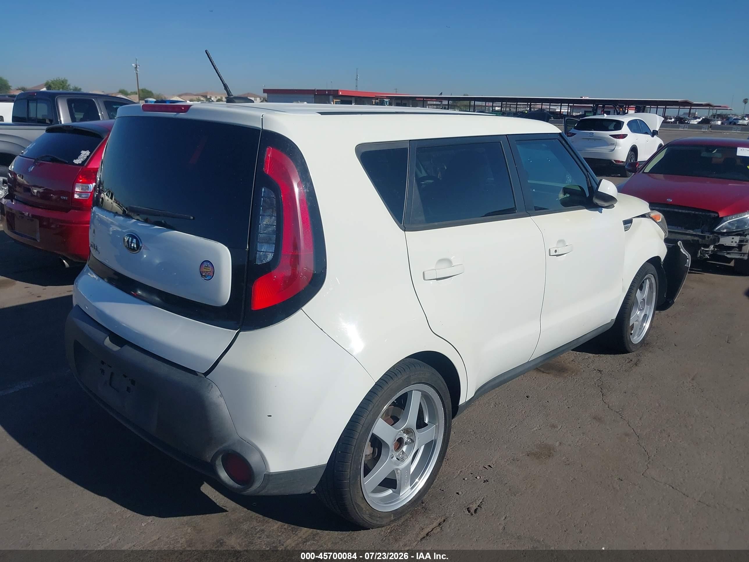 2015 Kia Soul   White vin: KNDJN2A25F7223880