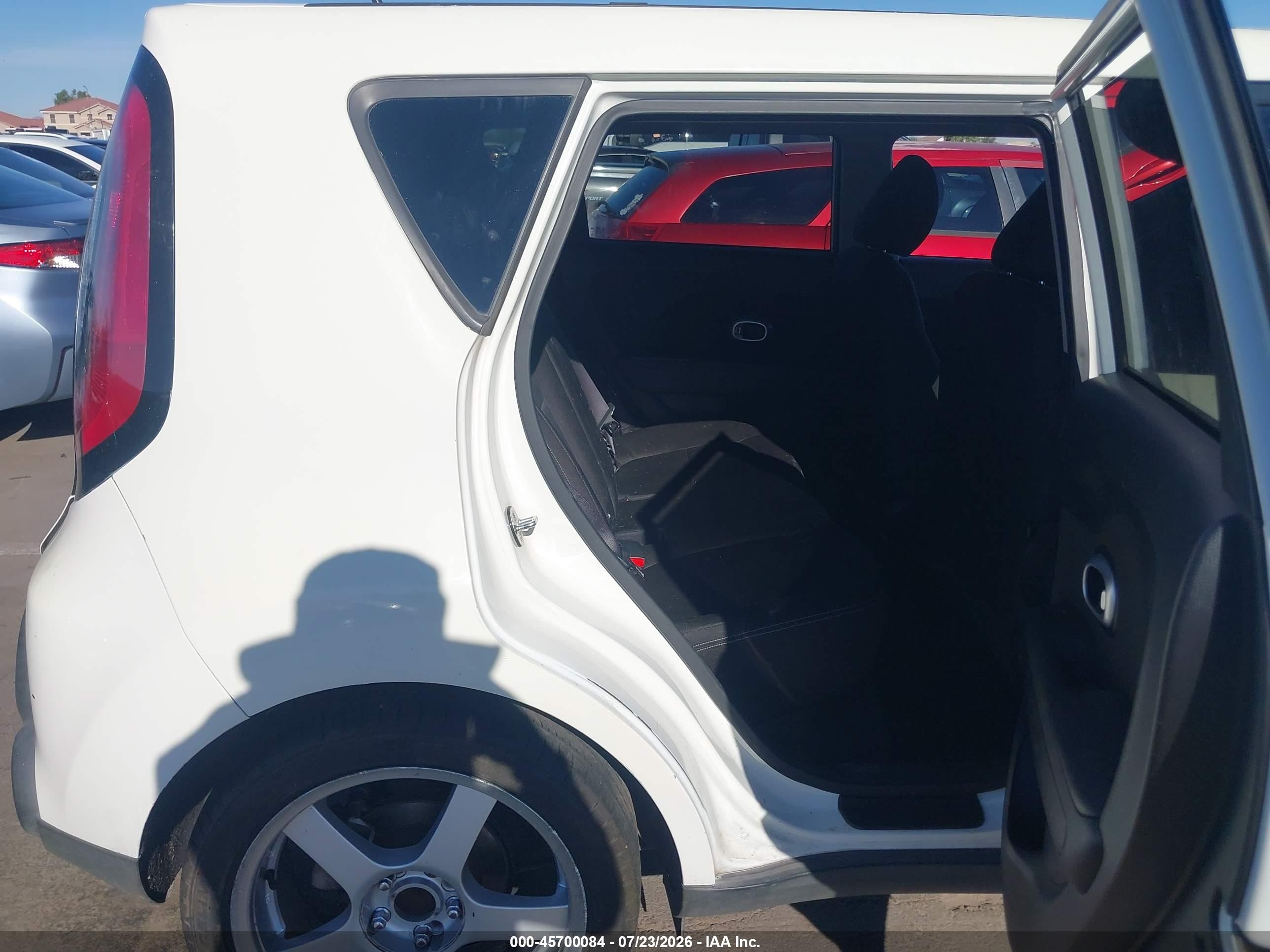 2015 Kia Soul   White vin: KNDJN2A25F7223880