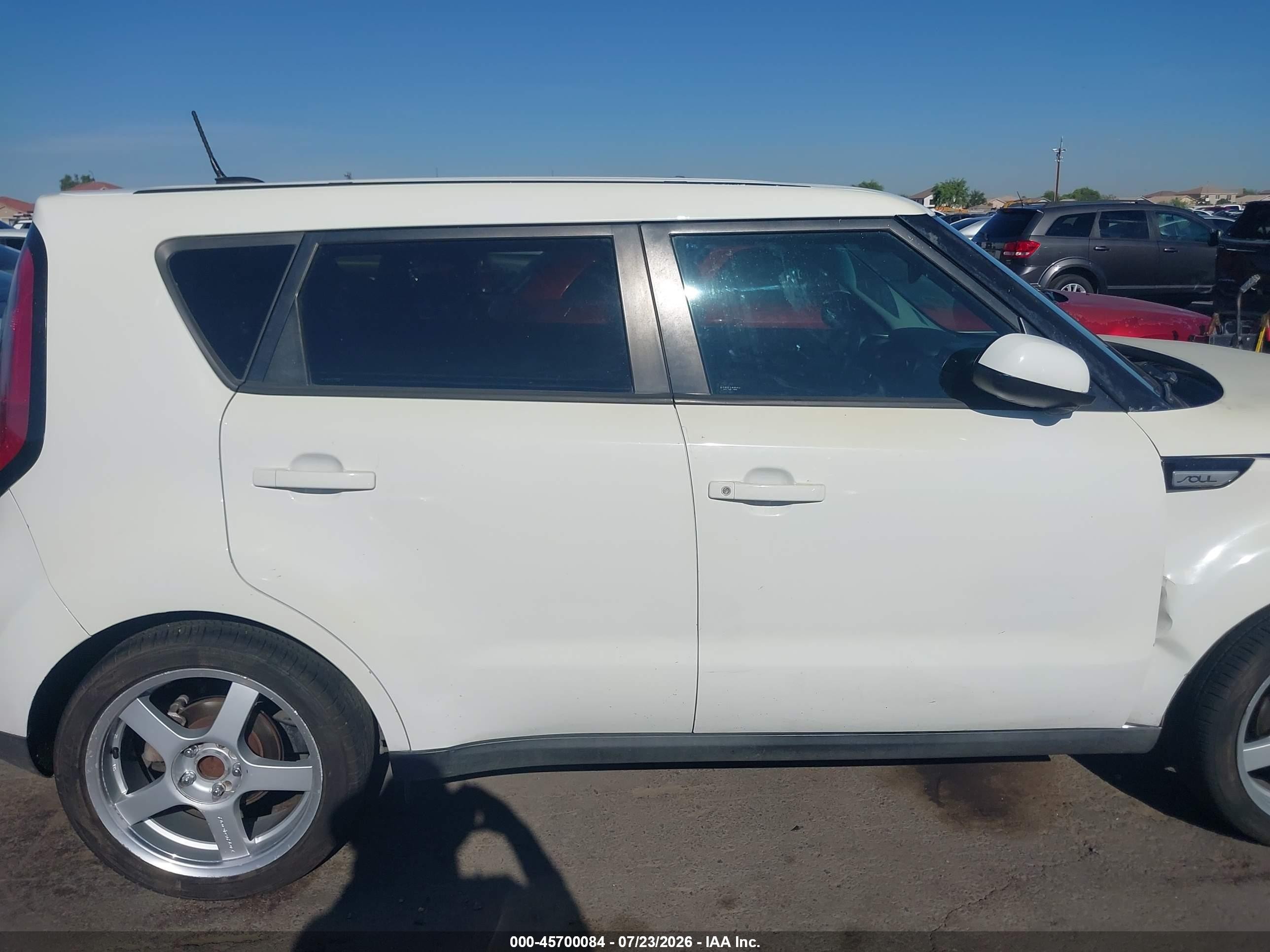 2015 Kia Soul   White vin: KNDJN2A25F7223880