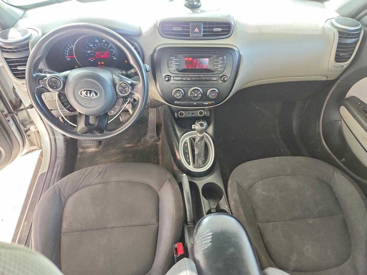 2015 Kia Soul Base Silver vin: KNDJN2A25F7770678