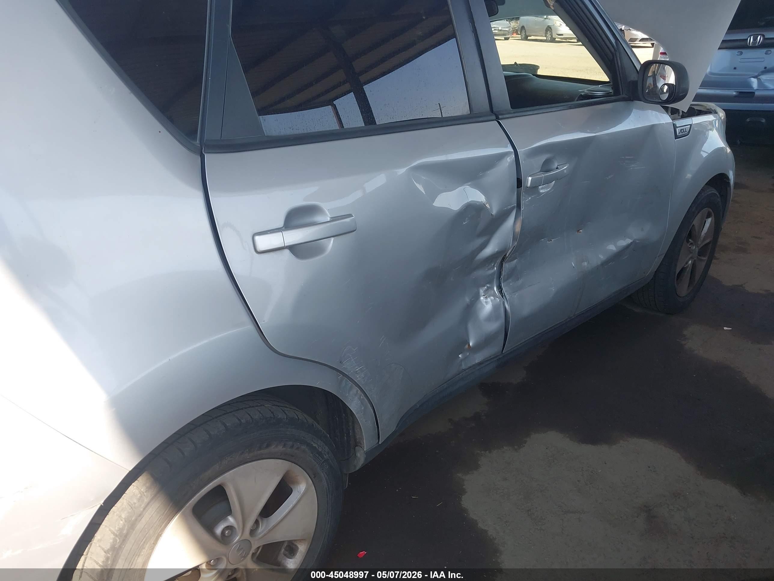 2015 Kia Soul   Silver vin: KNDJN2A25F7800178