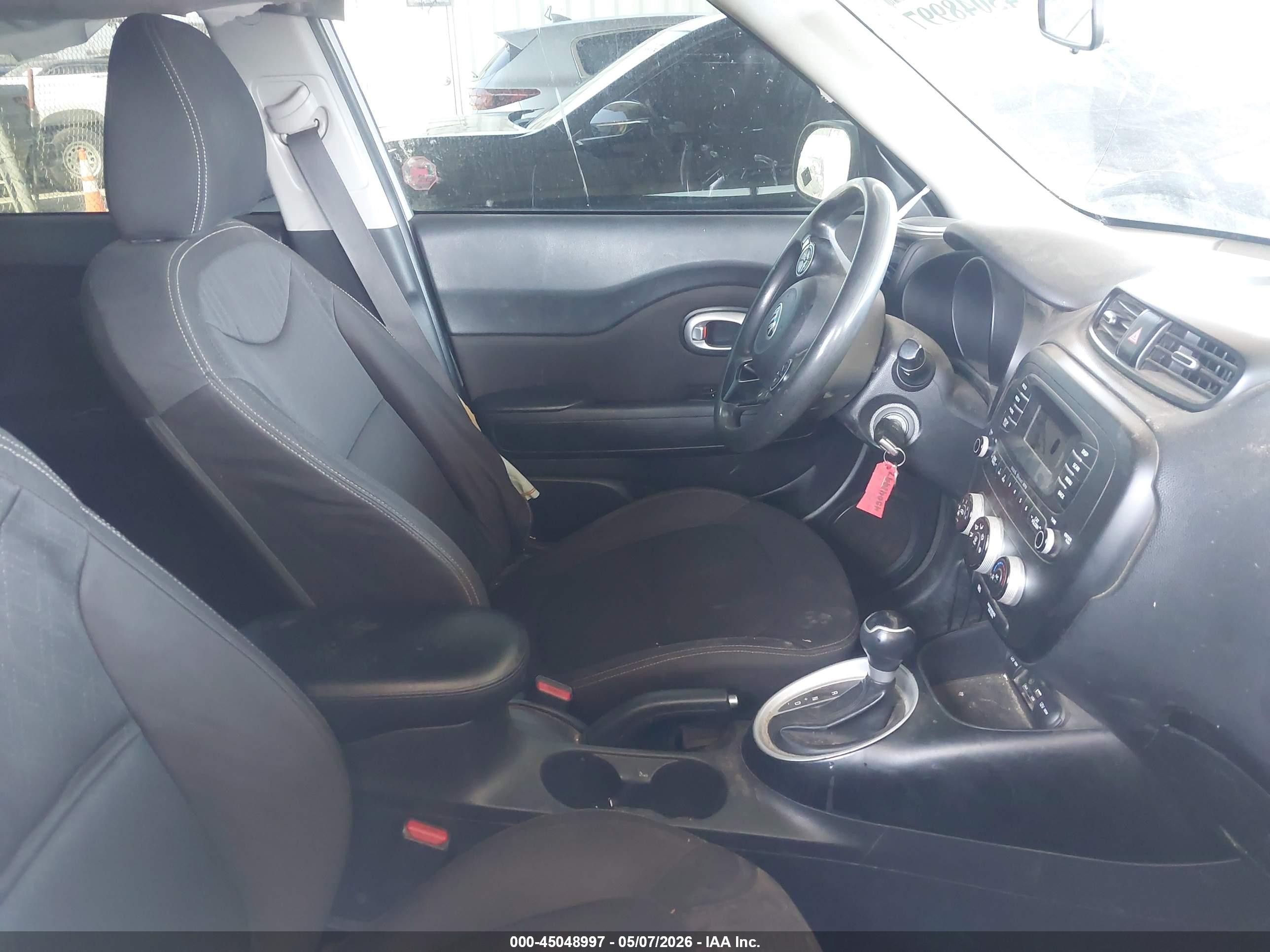2015 Kia Soul   Silver vin: KNDJN2A25F7800178