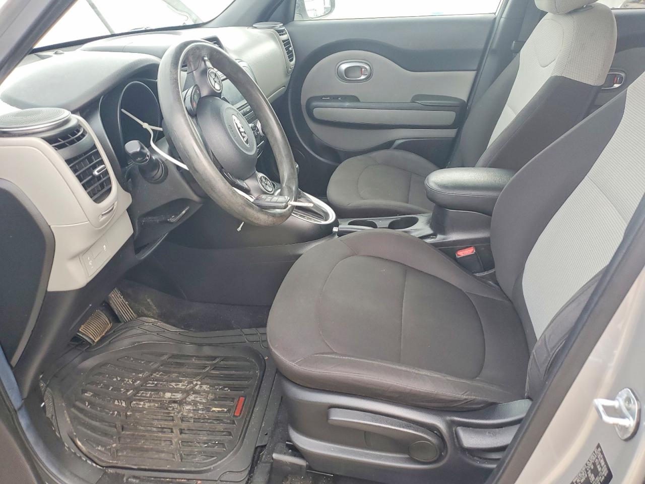 2019 Kia Soul Base Silver vin: KNDJN2A25K7023642