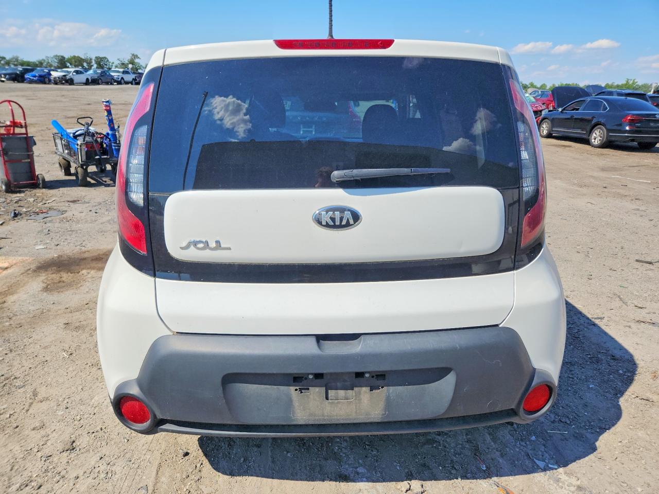 2014 Kia Soul Base White vin: KNDJN2A26E7011598