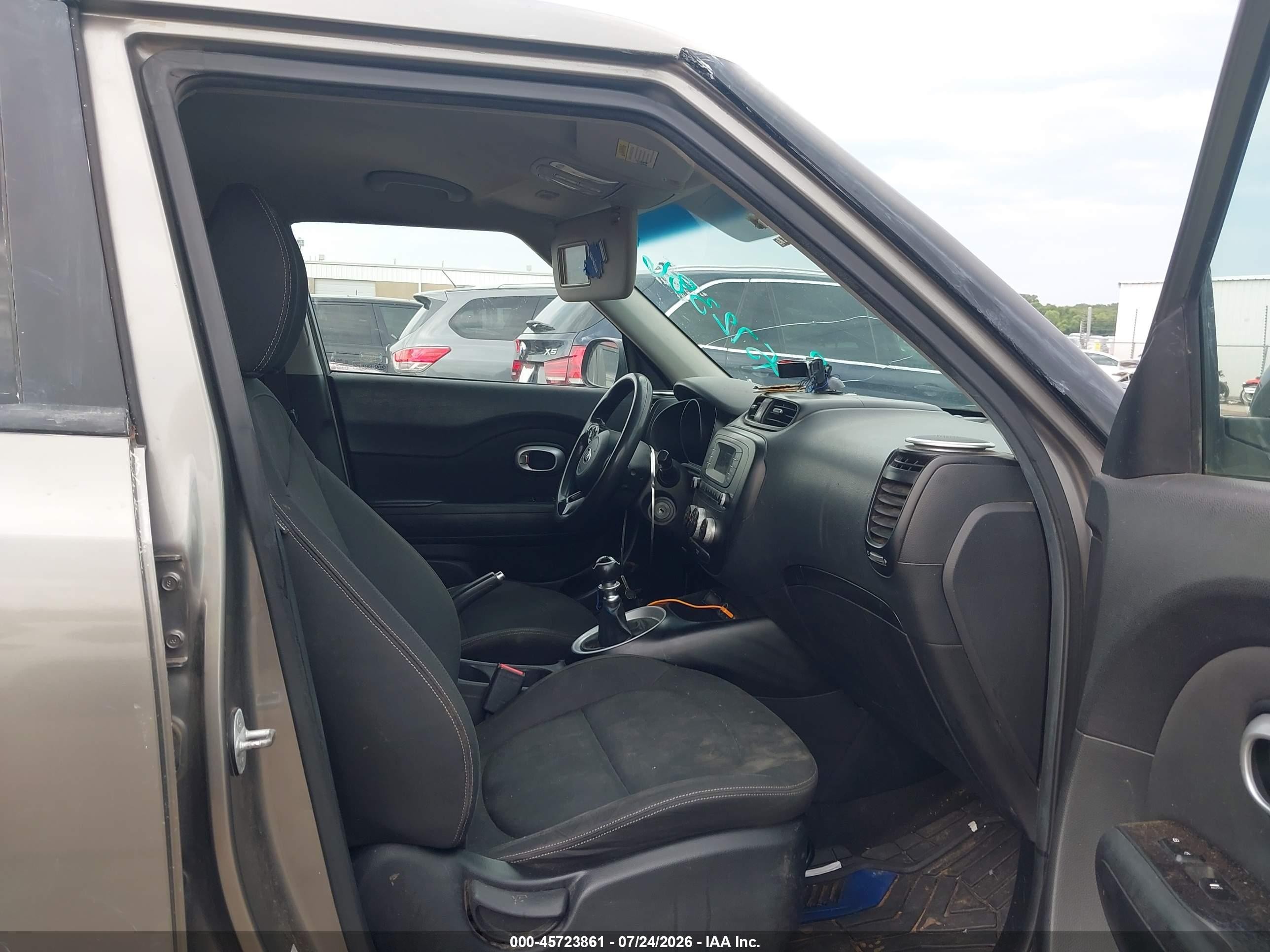 2014 Kia Soul   Silver vin: KNDJN2A26E7043631