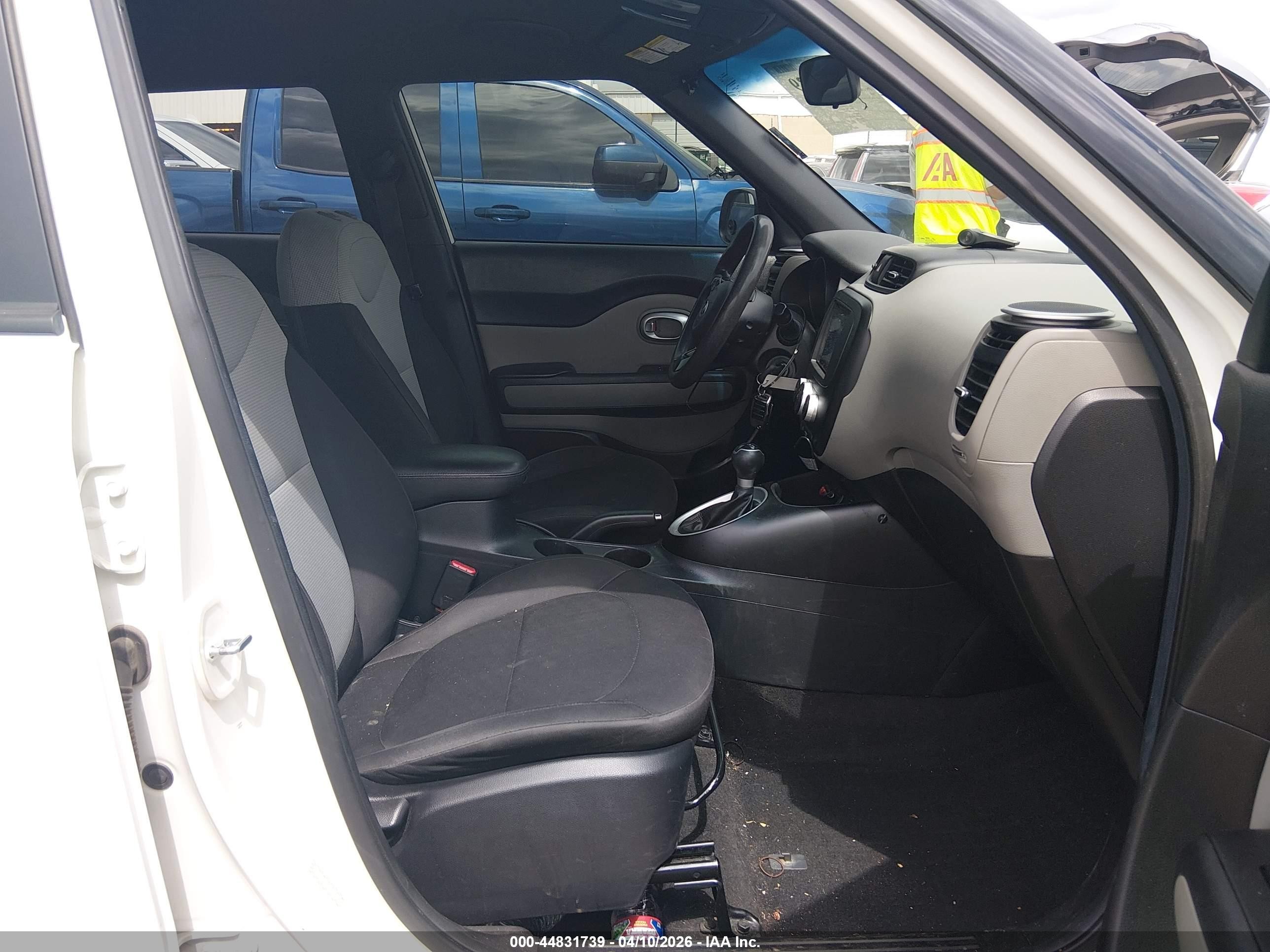2014 Kia Soul   Белый vin: KNDJN2A26E7100328
