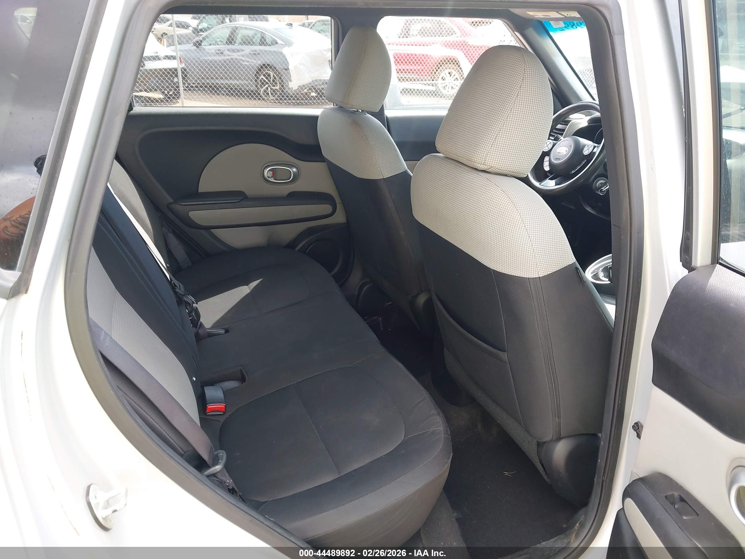 2014 Kia Soul   Silver vin: KNDJN2A26E7702937