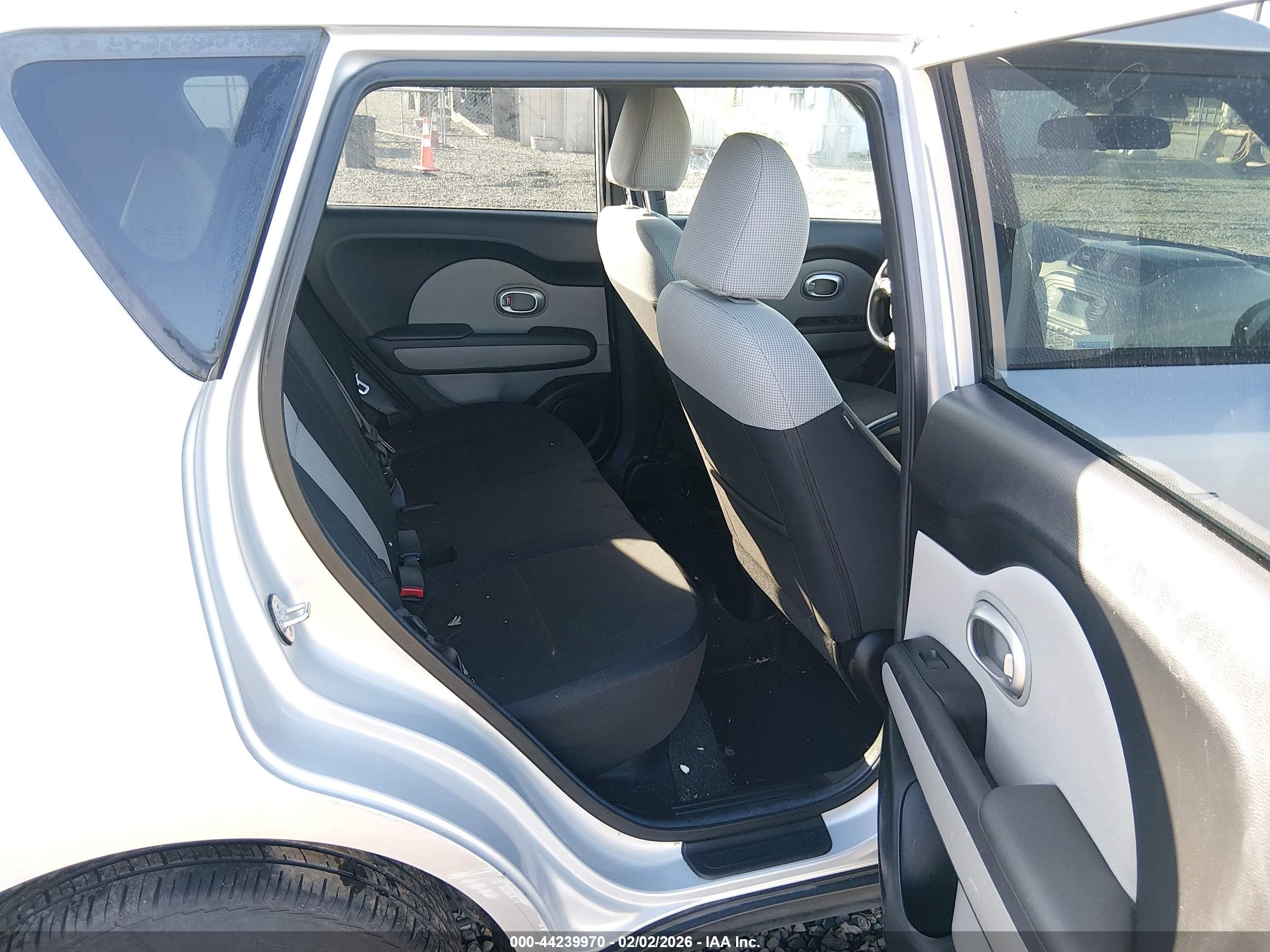 2014 Kia Soul   Silver vin: KNDJN2A26E7713646