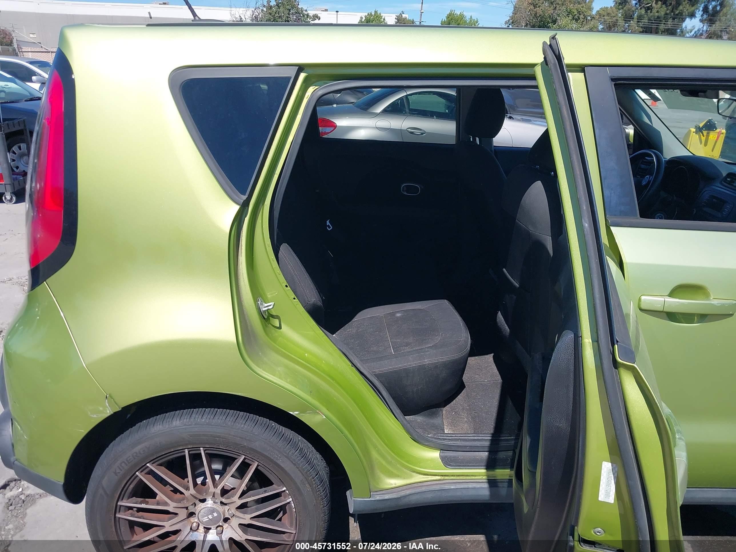 2014 Kia Soul   Зеленый vin: KNDJN2A26E7720001