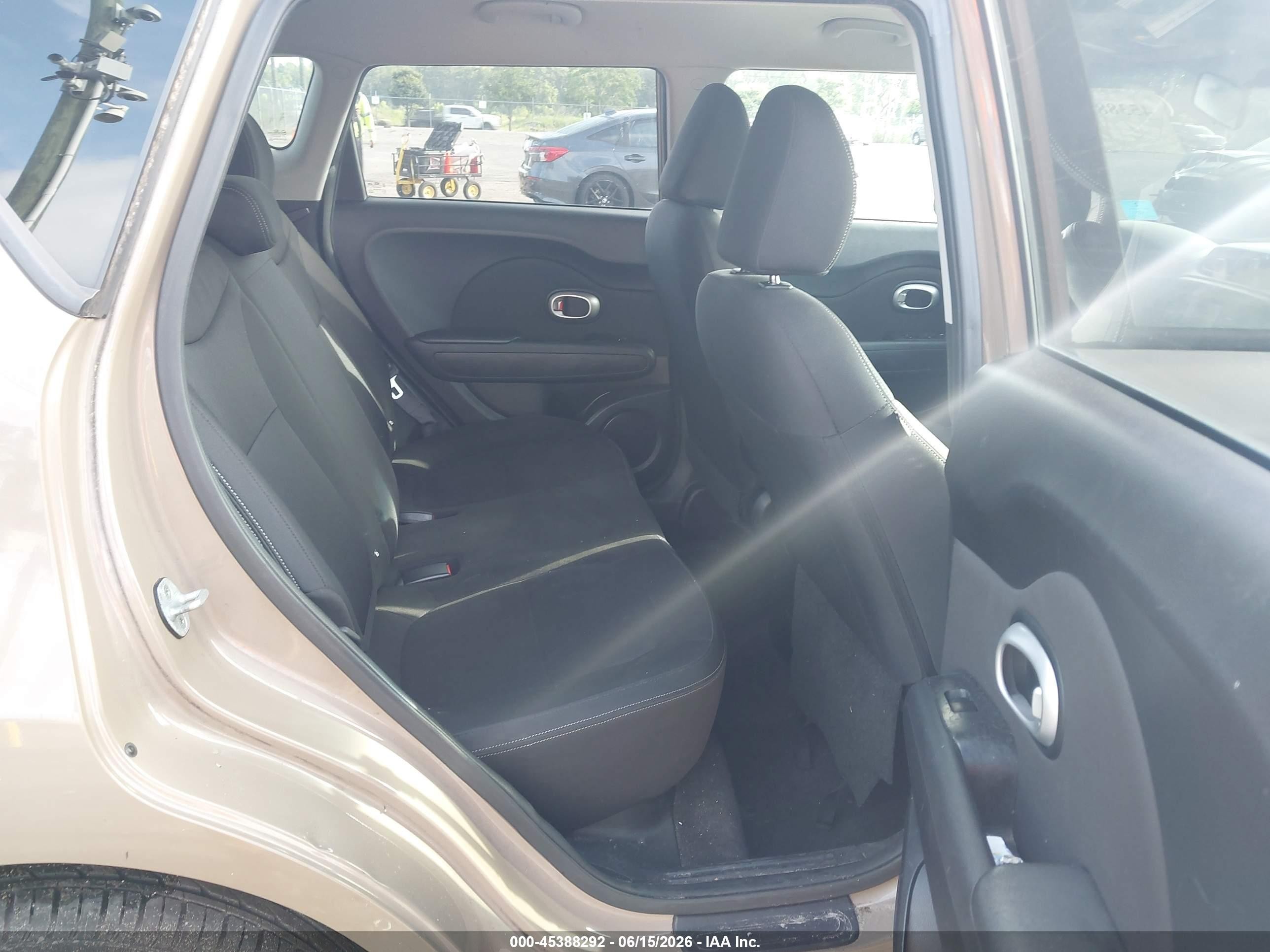 2015 Kia Soul   Коричневый vin: KNDJN2A26F7120693