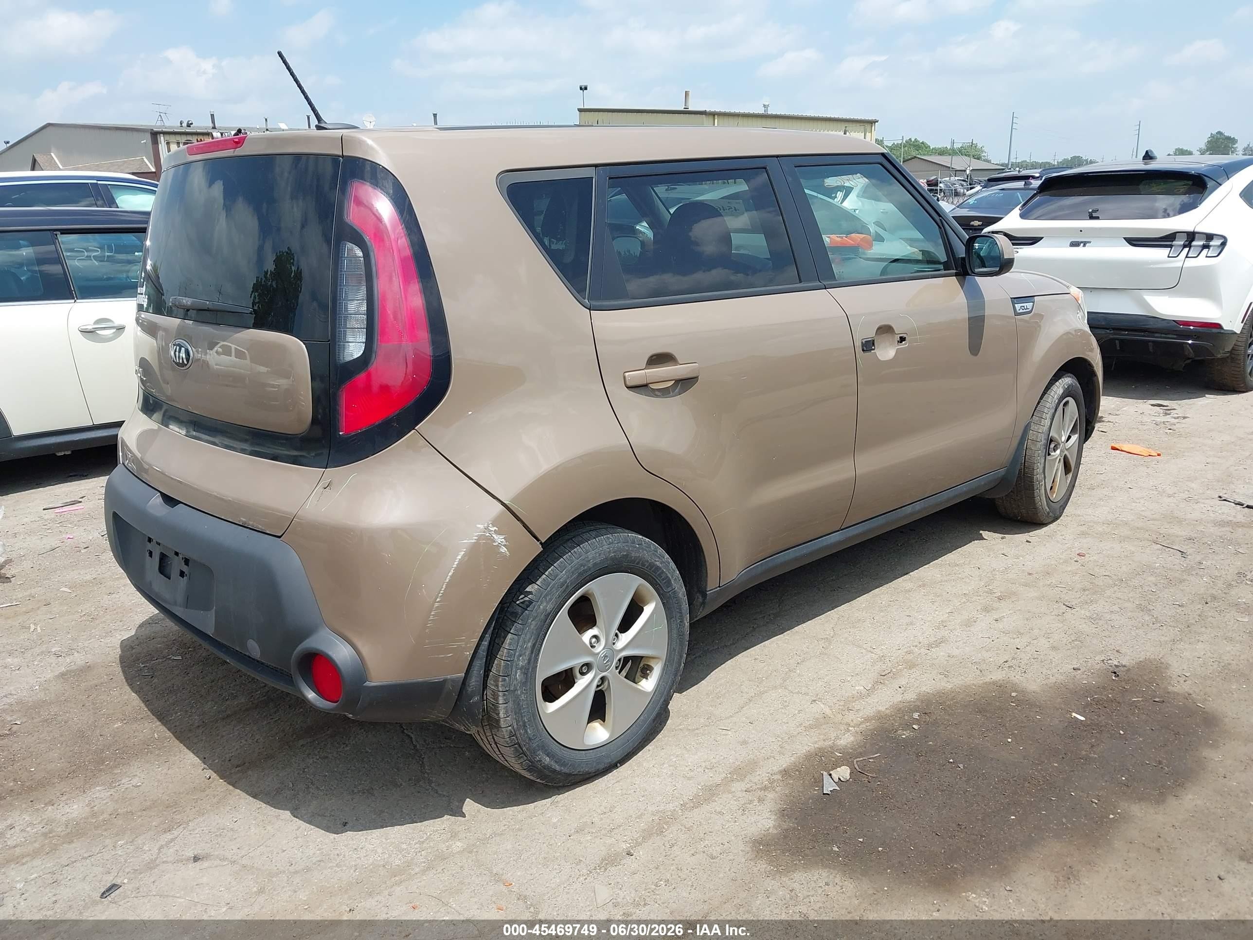 2015 Kia Soul ! Gold vin: KNDJN2A26F7126994