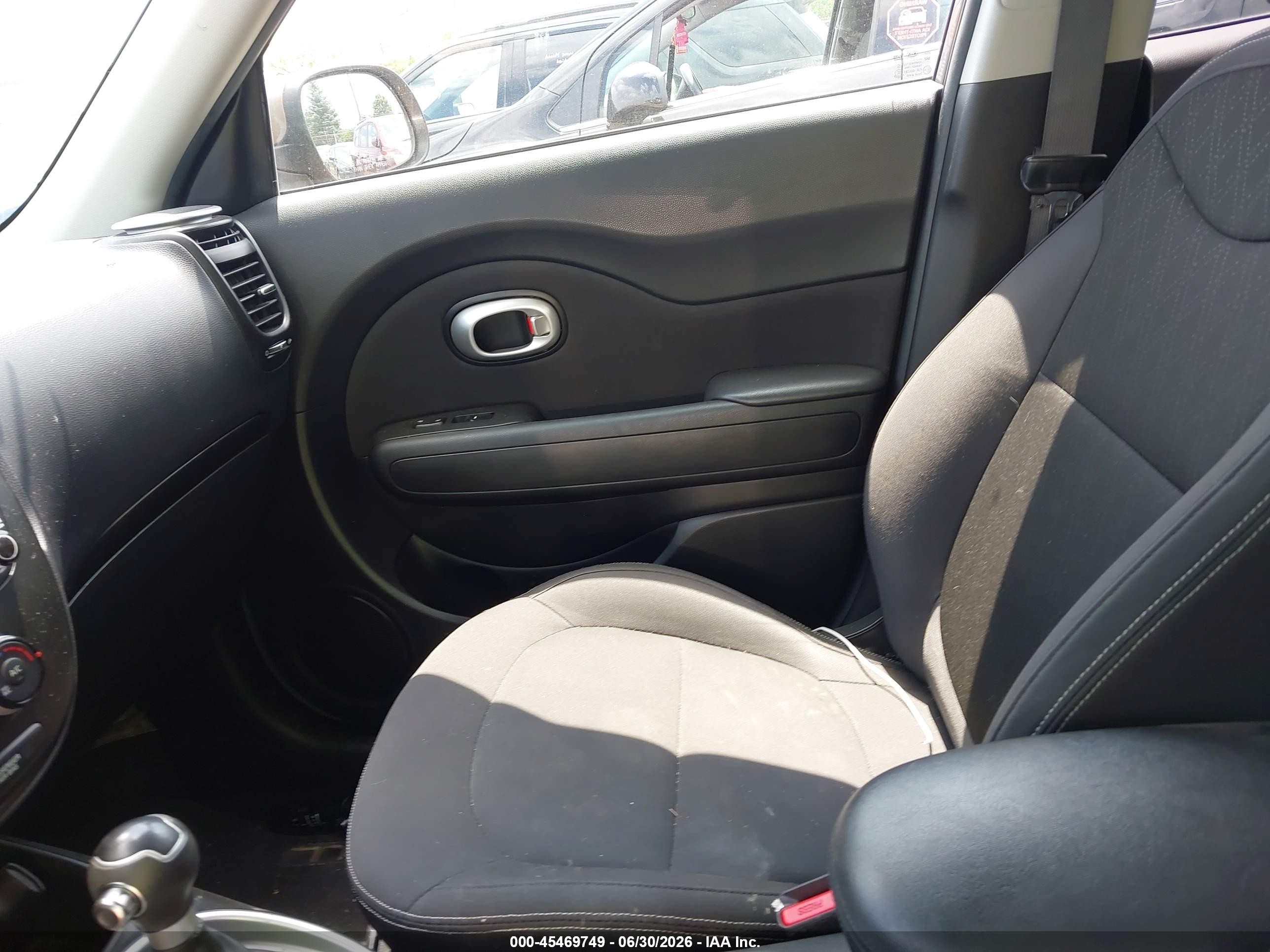 2015 Kia Soul ! Gold vin: KNDJN2A26F7126994