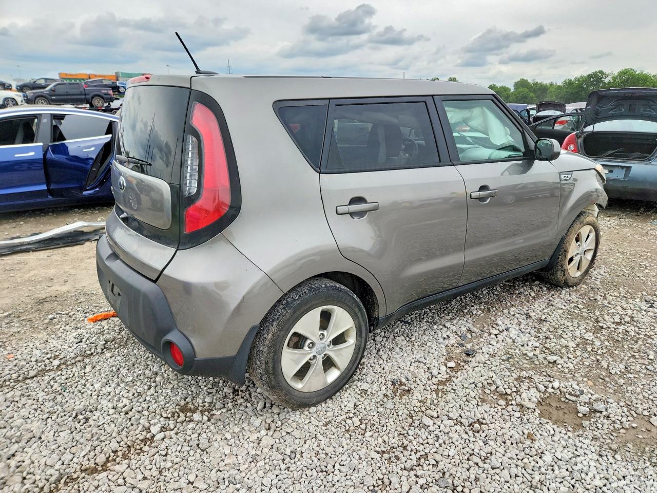 2015 Kia Soul Base Silver vin: KNDJN2A26F7128650