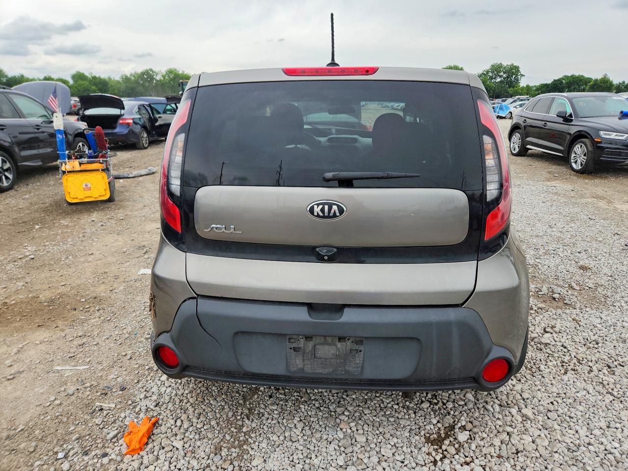 2015 Kia Soul Base Silver vin: KNDJN2A26F7128650
