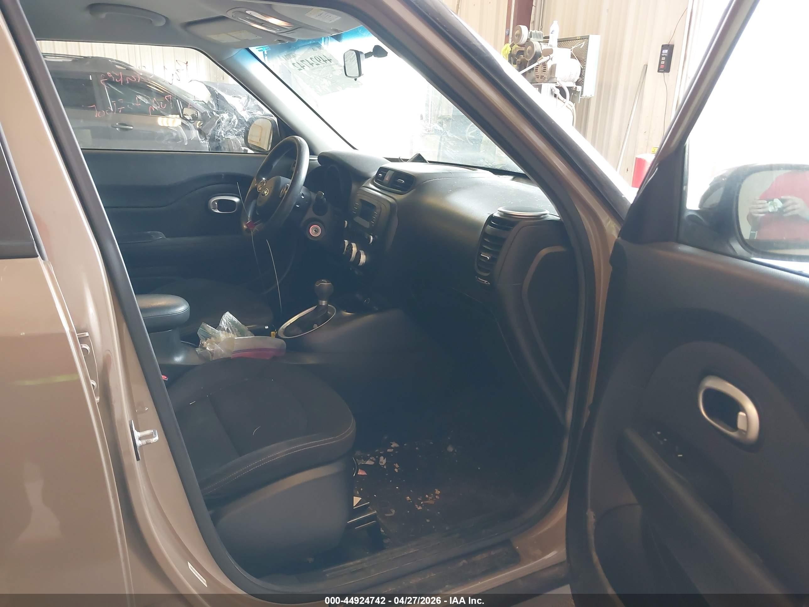 2015 Kia Soul   Коричневый vin: KNDJN2A26F7137459