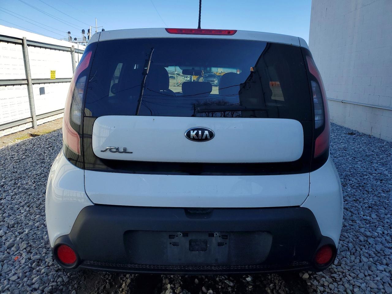 2015 Kia Soul Base White vin: KNDJN2A26F7141558