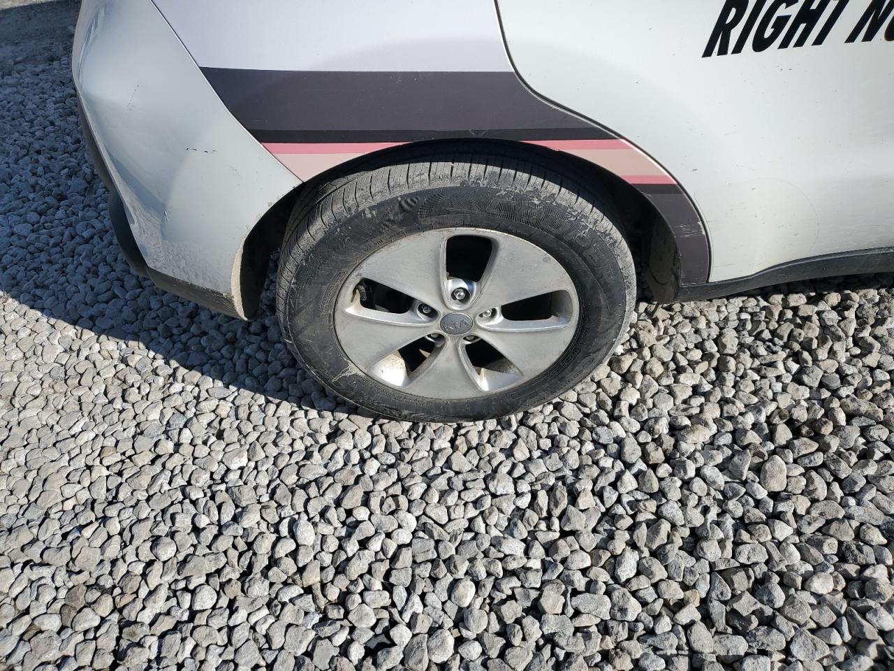 2015 Kia Soul Base White vin: KNDJN2A26F7141558 Damage: Right Rear Wheel, Curb Rash, > 12 Inches