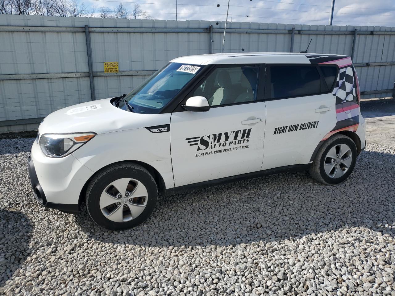 2015 Kia Soul Base White vin: KNDJN2A26F7141558 Damage: Hood, Dent(S) W/No Paint Dmg, 4 To 5 Inches