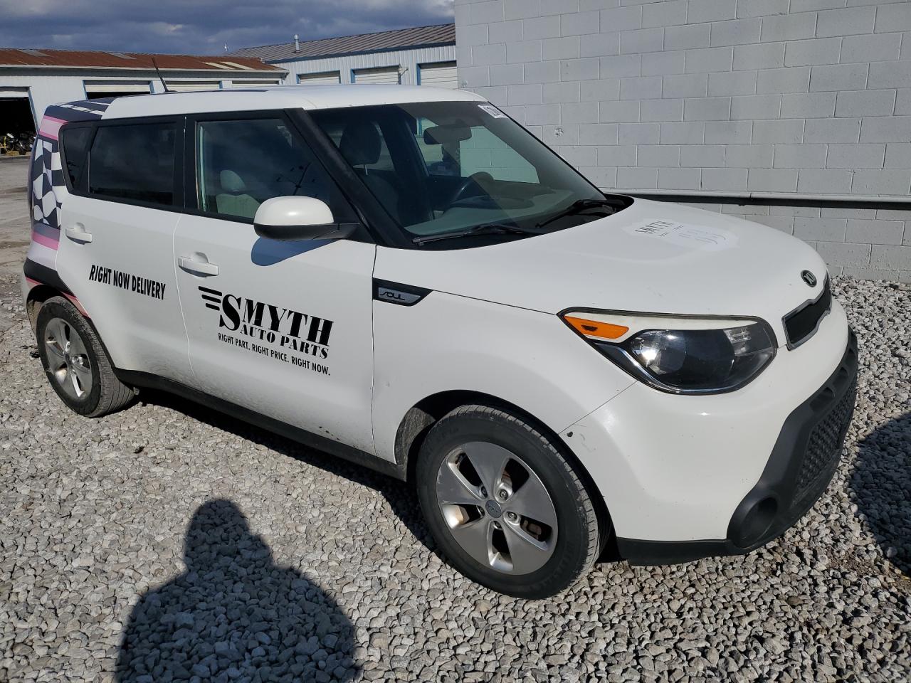 2015 Kia Soul Base White vin: KNDJN2A26F7141558 Damage: Front Bumper, Heavy Scratch, 1 To 2 Inches