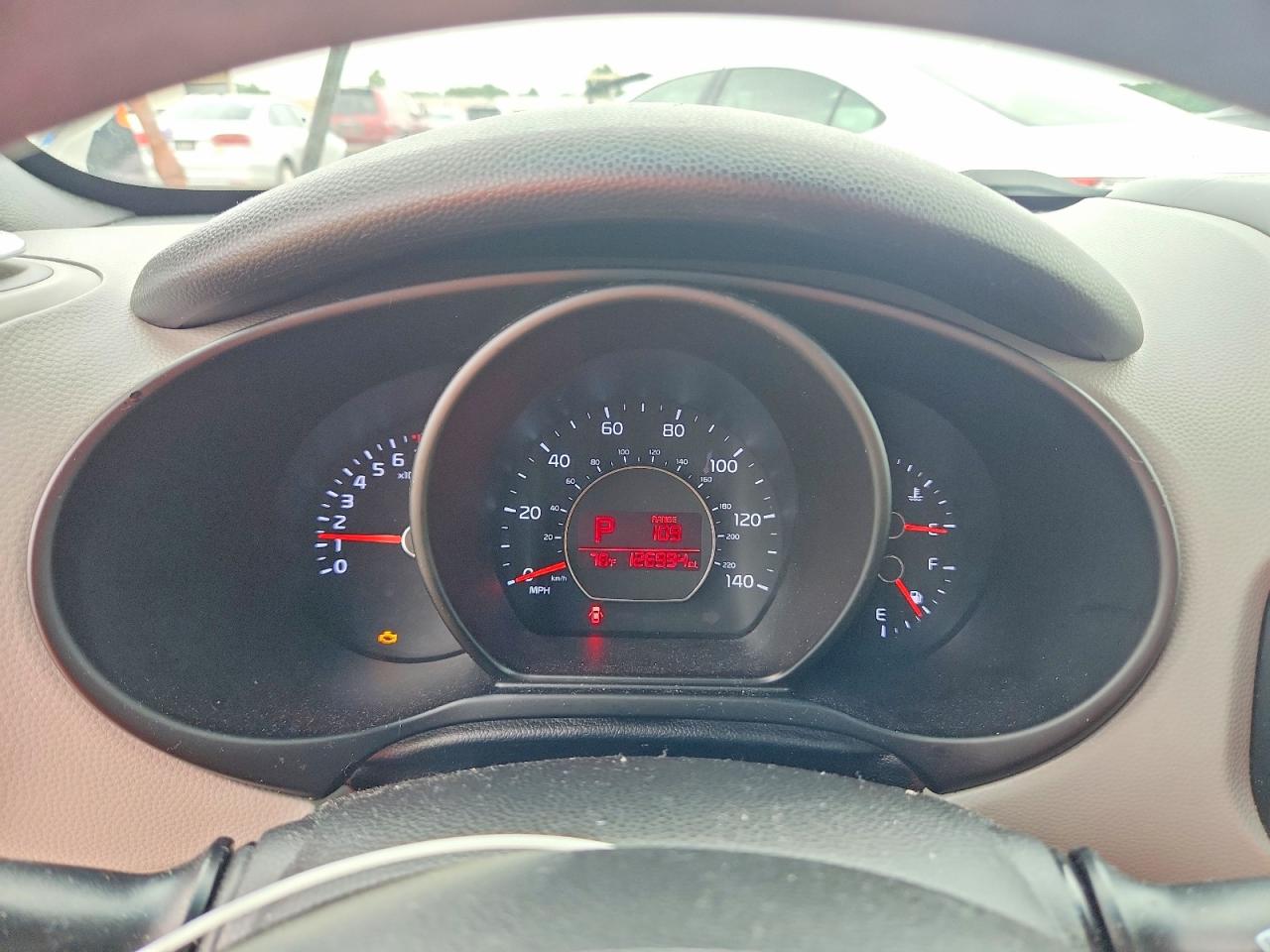 2015 Kia Soul Base White vin: KNDJN2A26F7147375