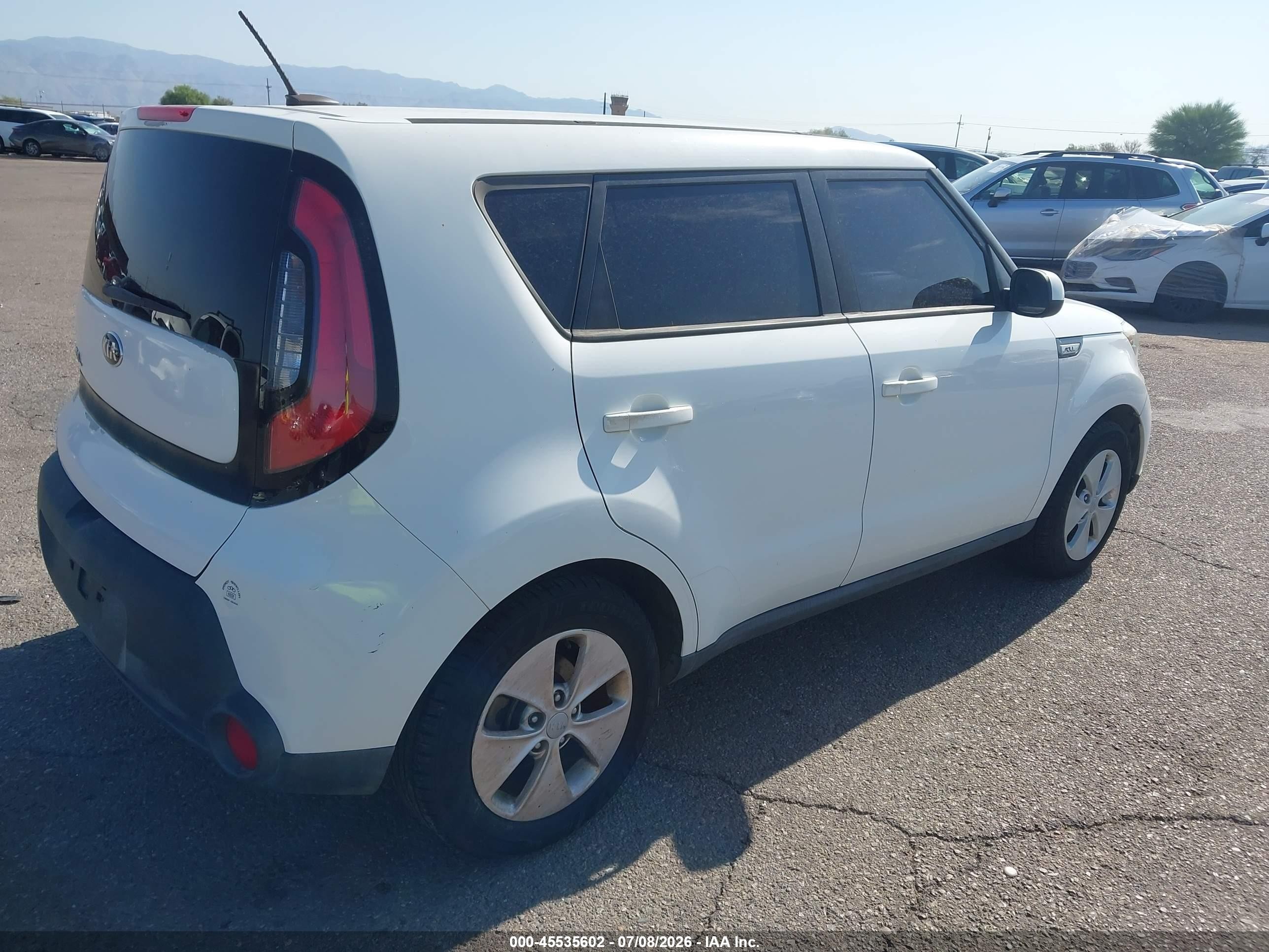 2015 Kia Soul   White vin: KNDJN2A26F7149532