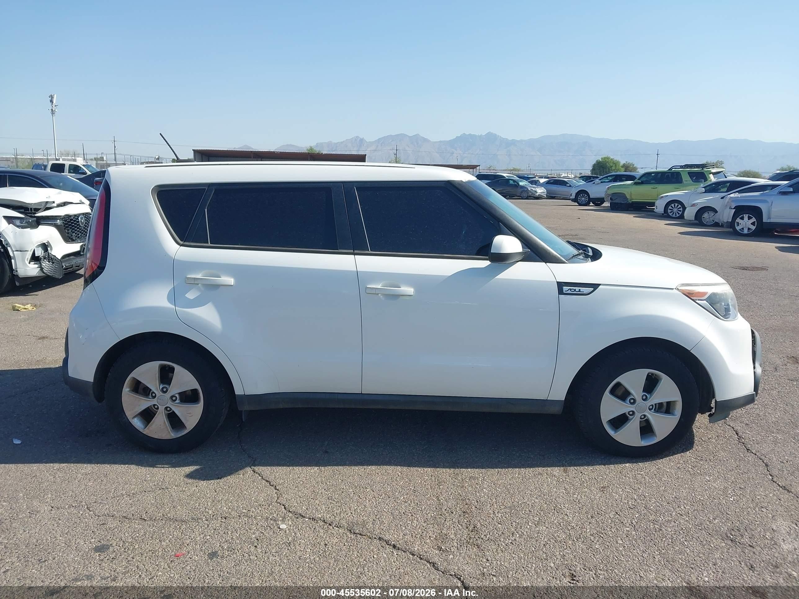 2015 Kia Soul   White vin: KNDJN2A26F7149532