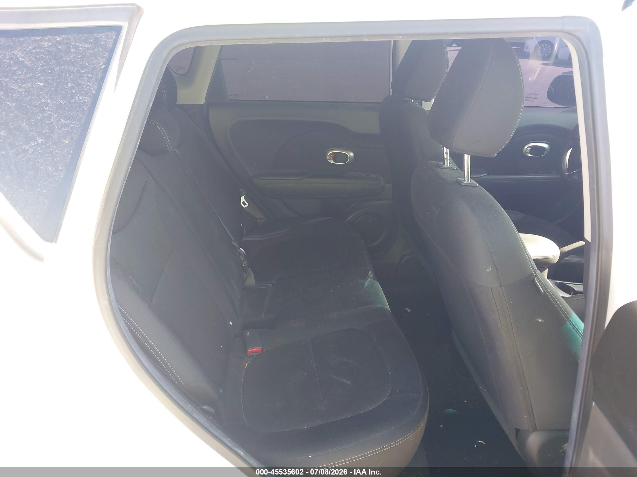 2015 Kia Soul   White vin: KNDJN2A26F7149532