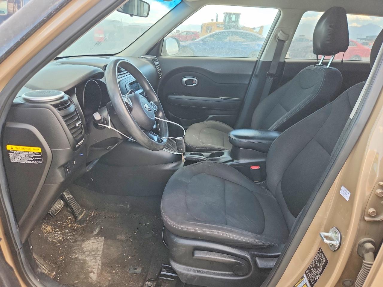 2015 Kia Soul Base Tan vin: KNDJN2A26F7170140