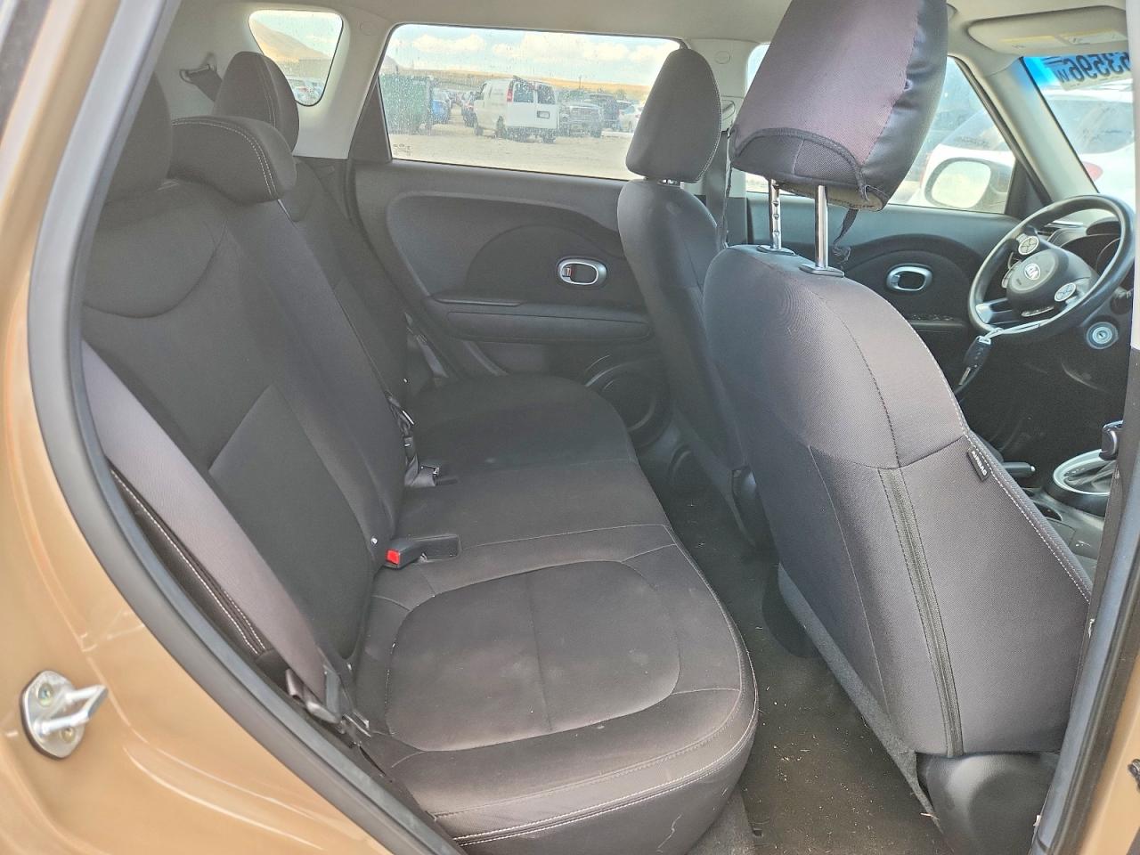 2015 Kia Soul Base Tan vin: KNDJN2A26F7170140