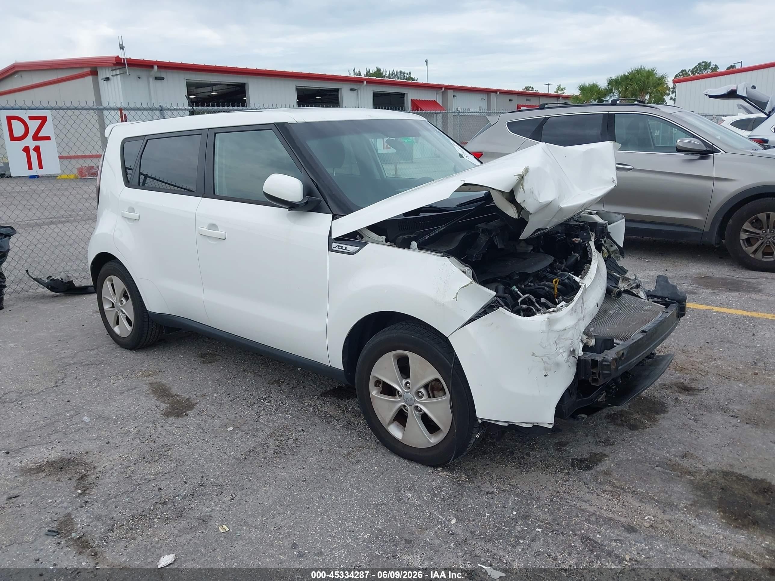 2015 Kia Soul   White vin: KNDJN2A26F7223385