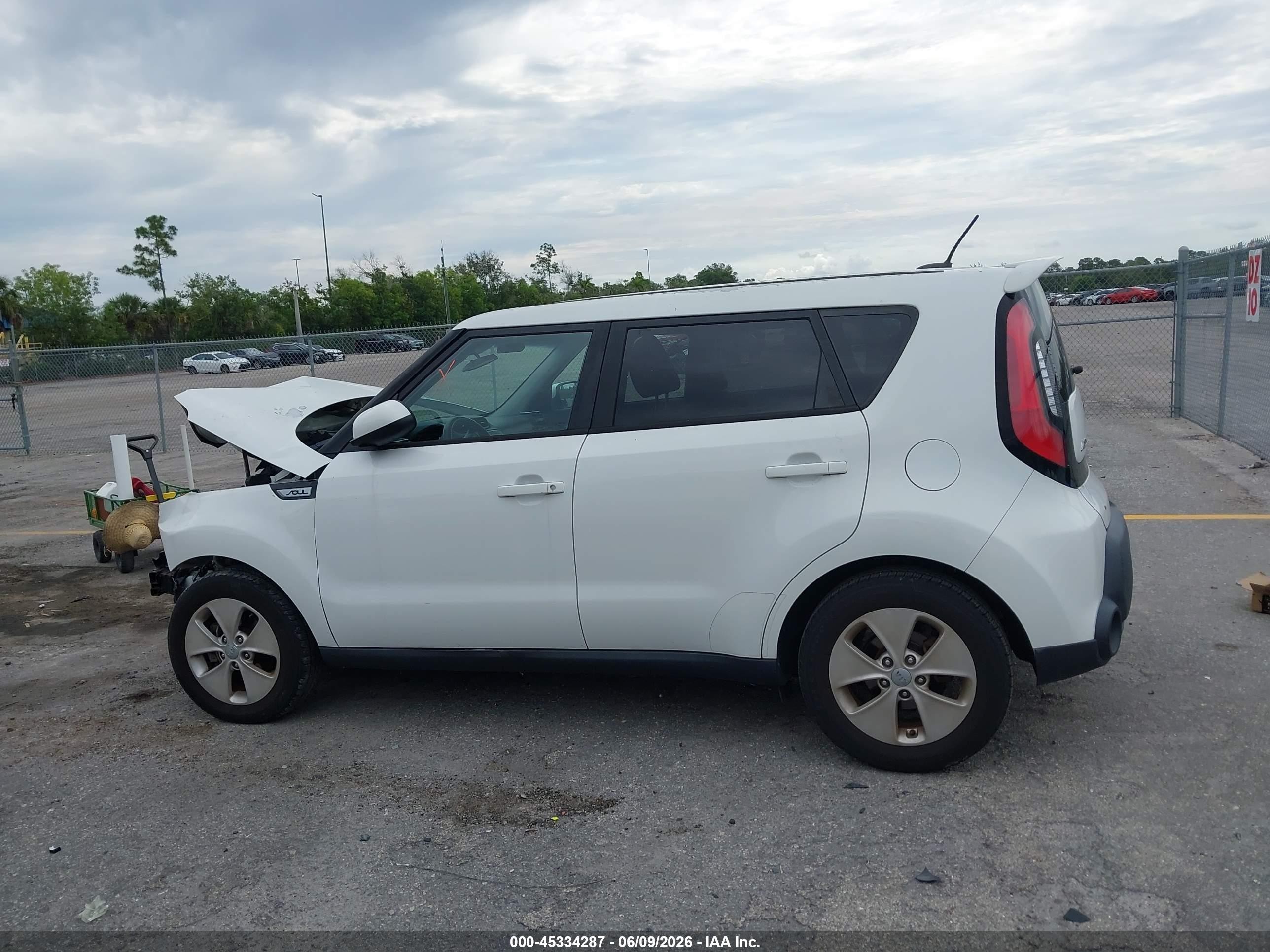 2015 Kia Soul   Белый vin: KNDJN2A26F7223385