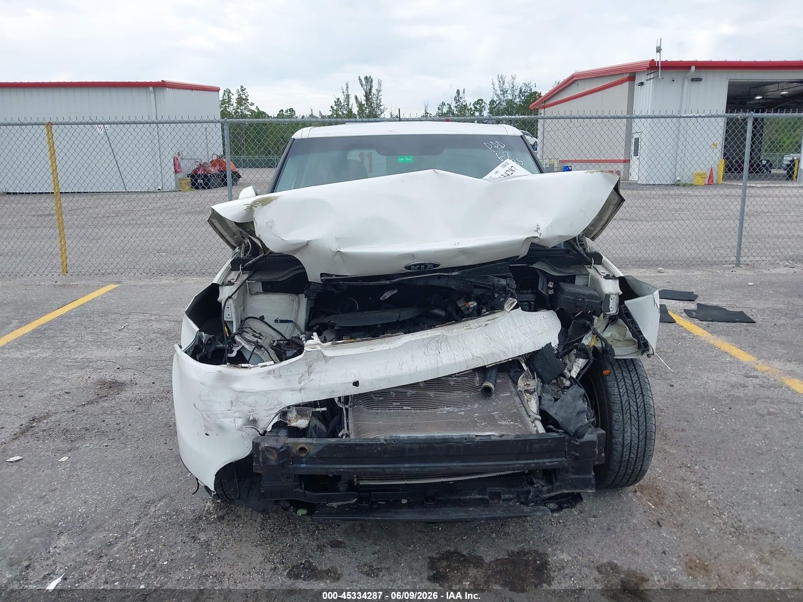 2015 Kia Soul   Белый vin: KNDJN2A26F7223385